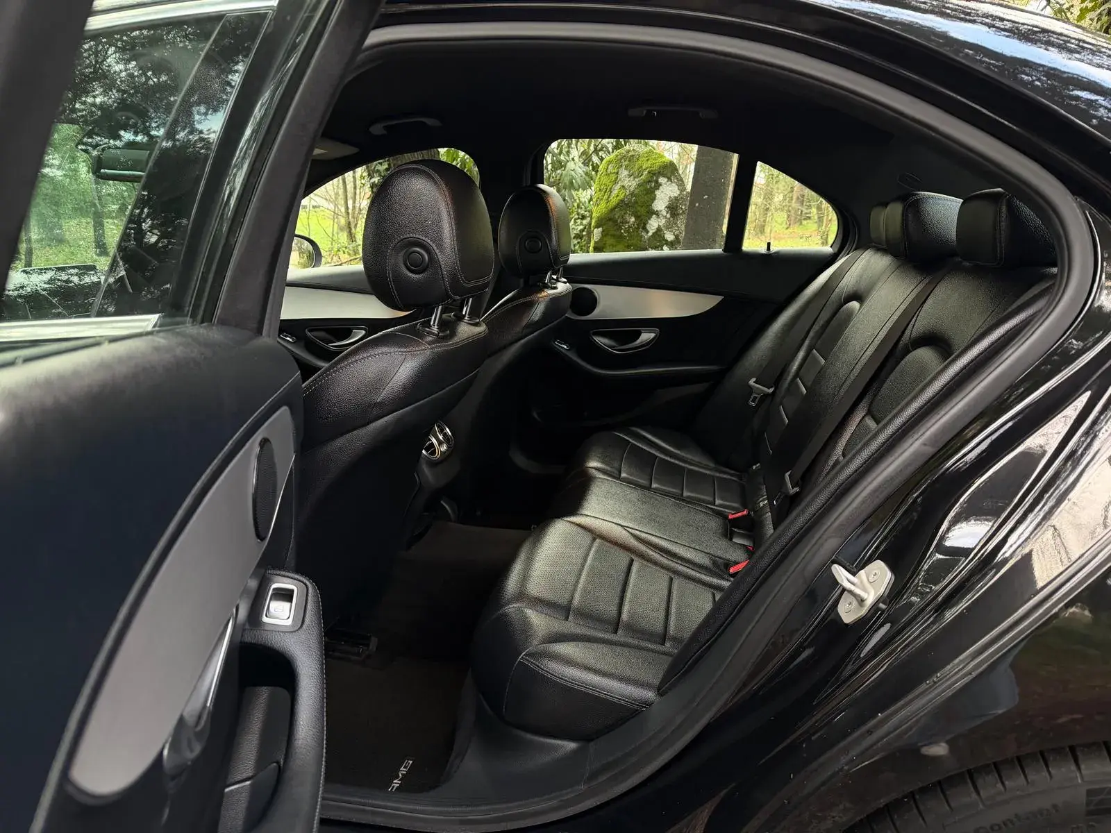 Mercedes-Benz C 300 h AMG Line 29
