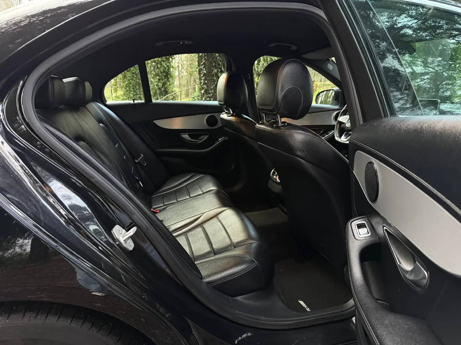 Mercedes-Benz C 300 h AMG Line 31