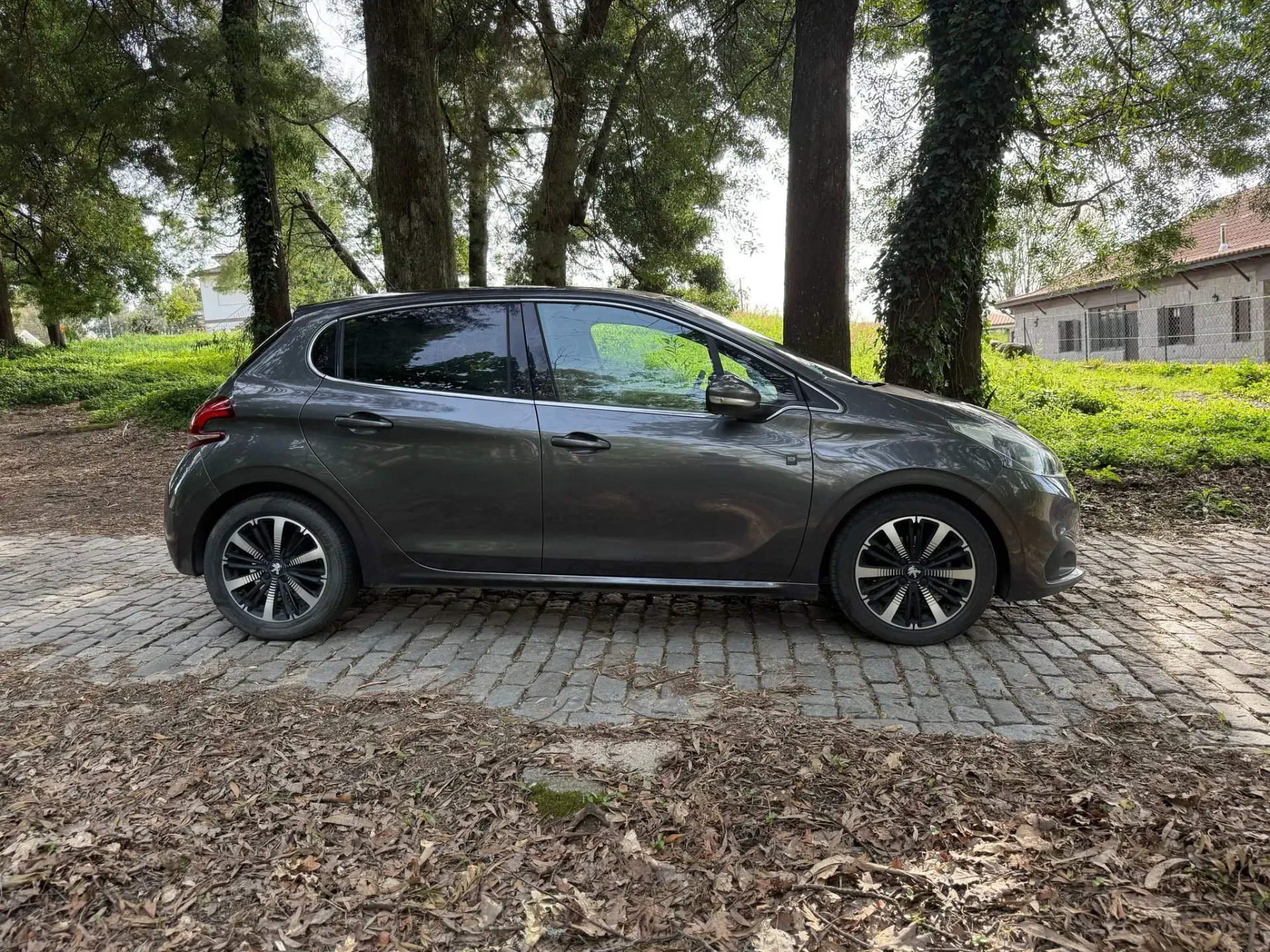 Peugeot 208 PureTech 82 Start & Stop Allure 8