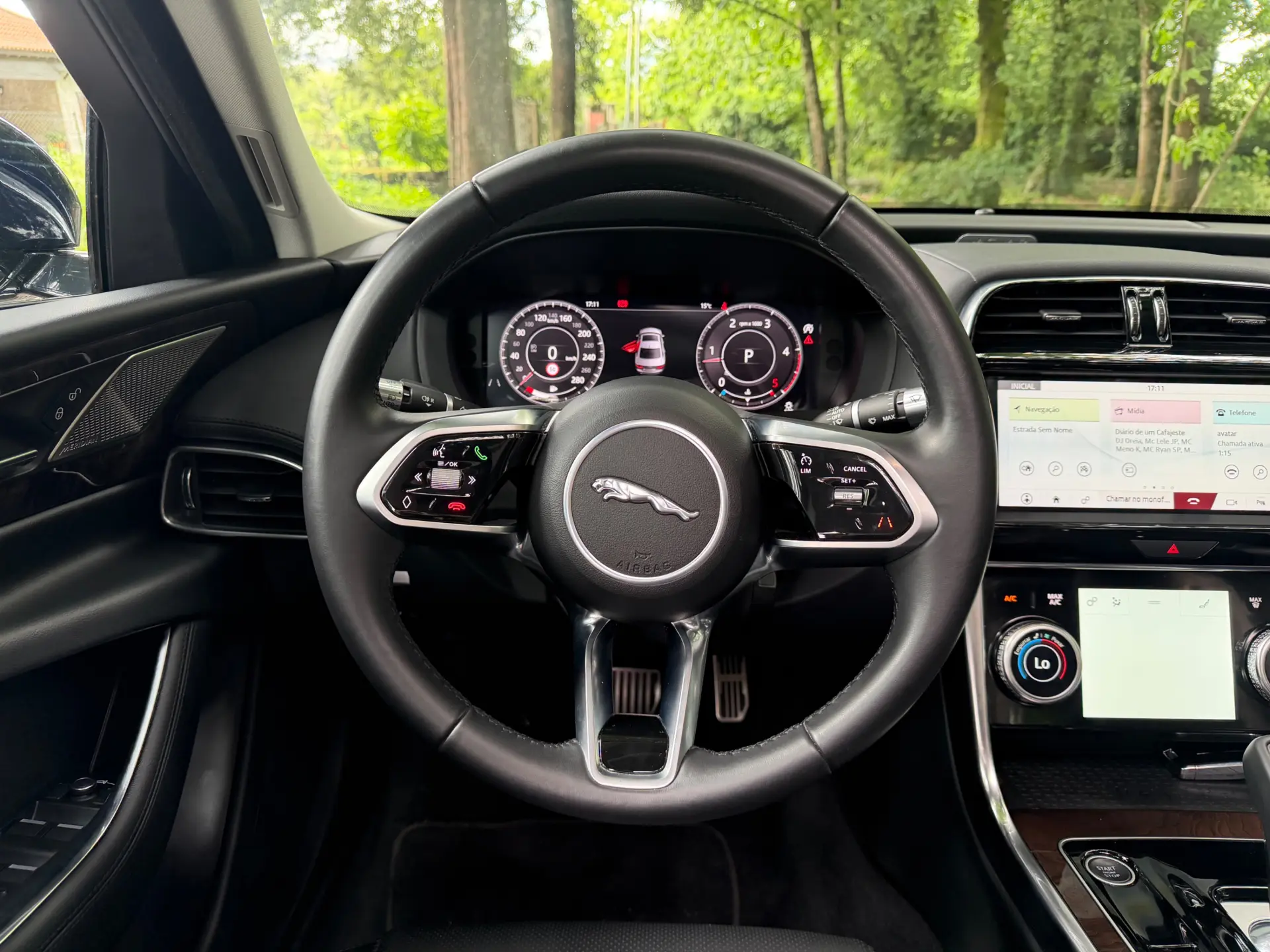Jaguar XE 2.0 D R-Dynamic S 18