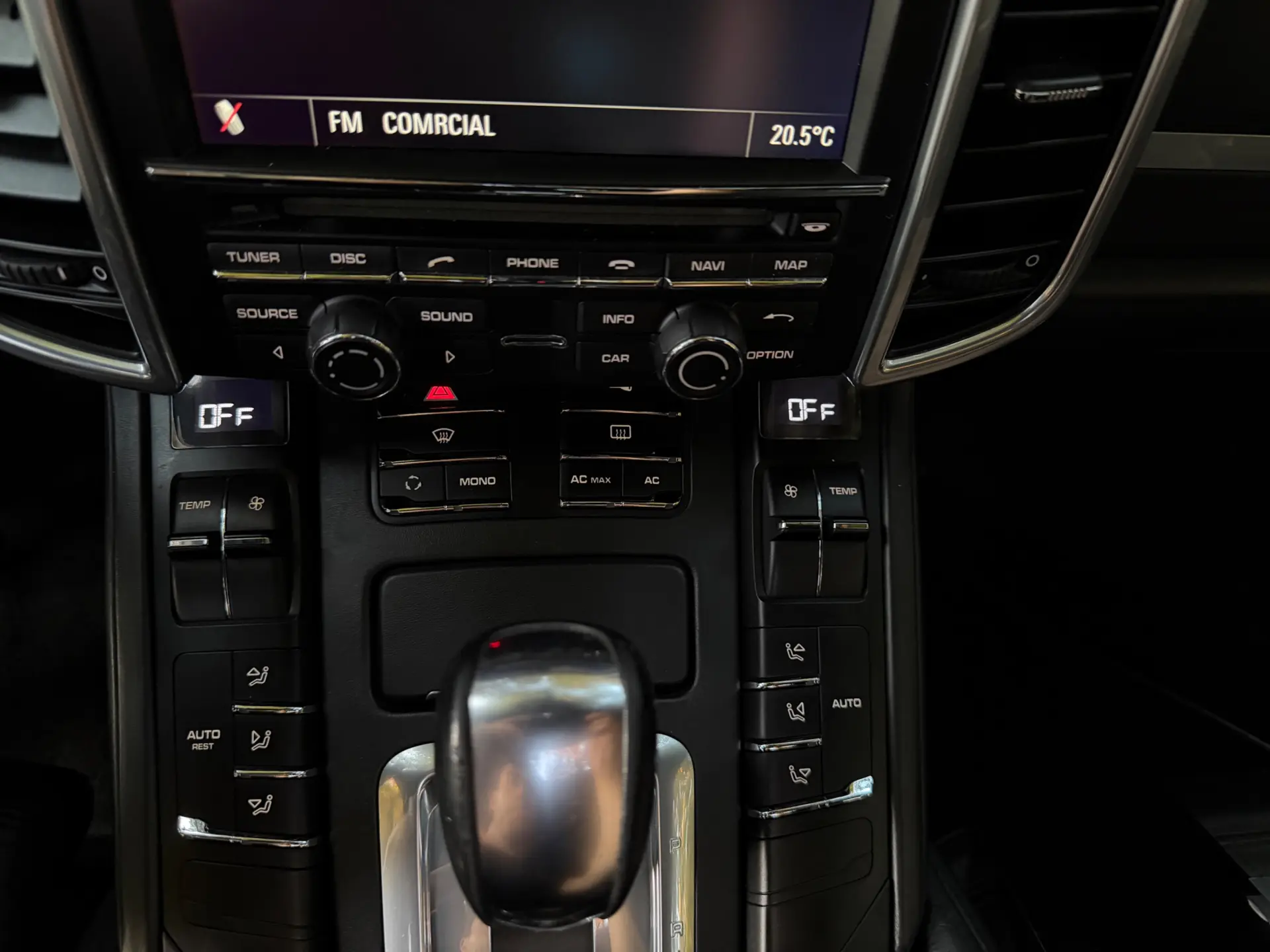 Porsche Cayenne Platinum Edition 44