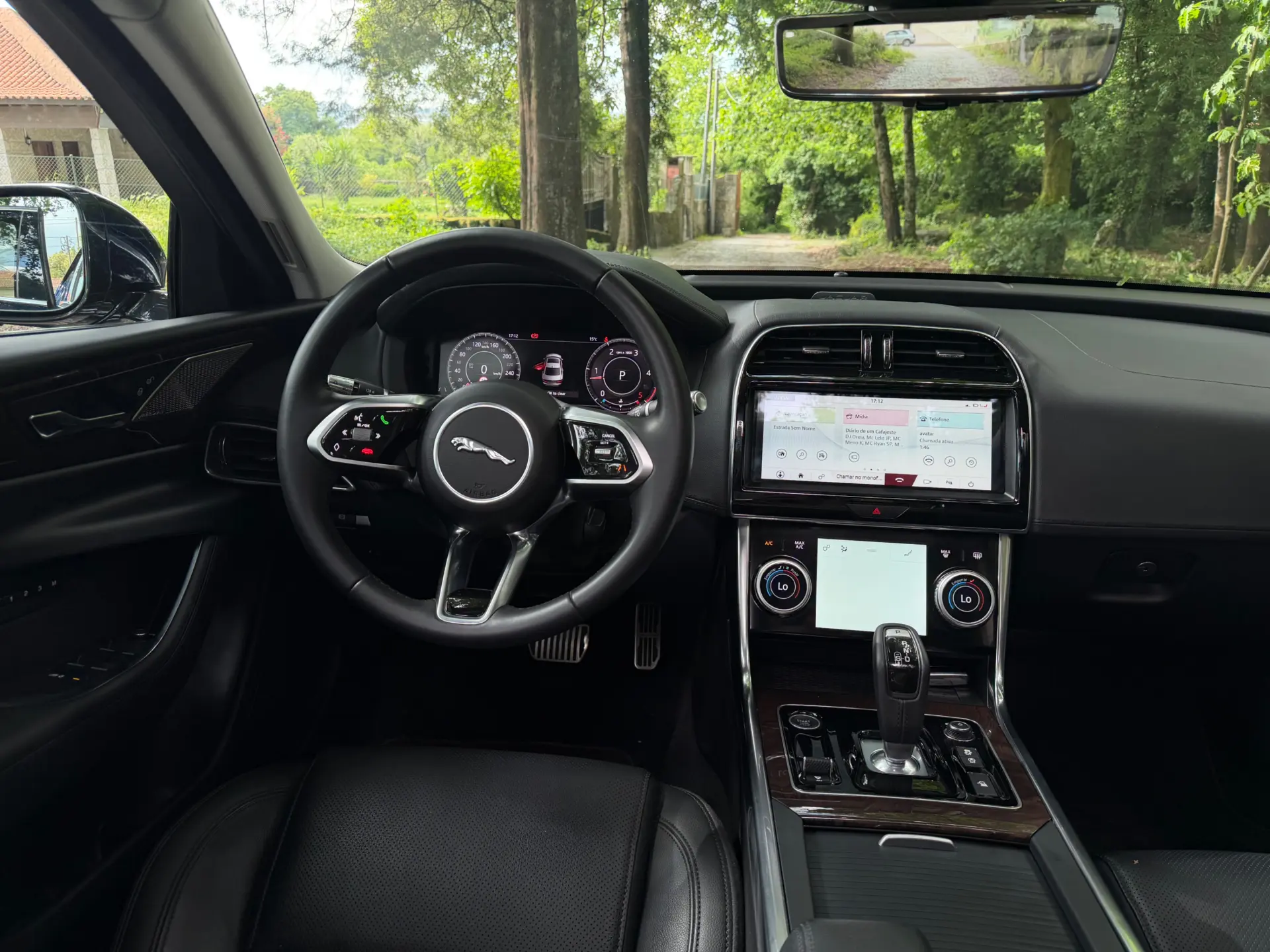 Jaguar XE 2.0 D R-Dynamic S 13
