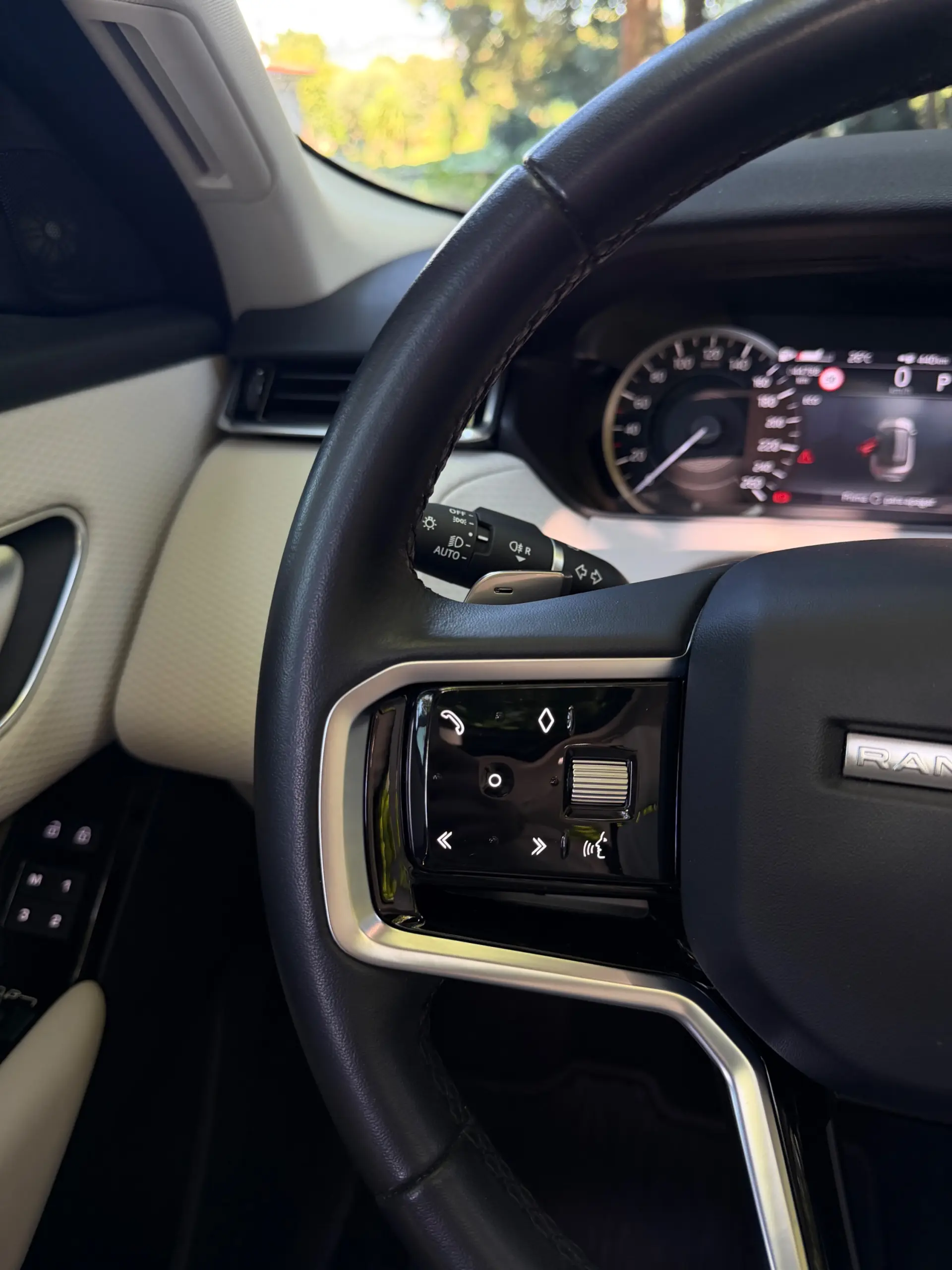 Land Rover Range Rover Velar D200 S 33