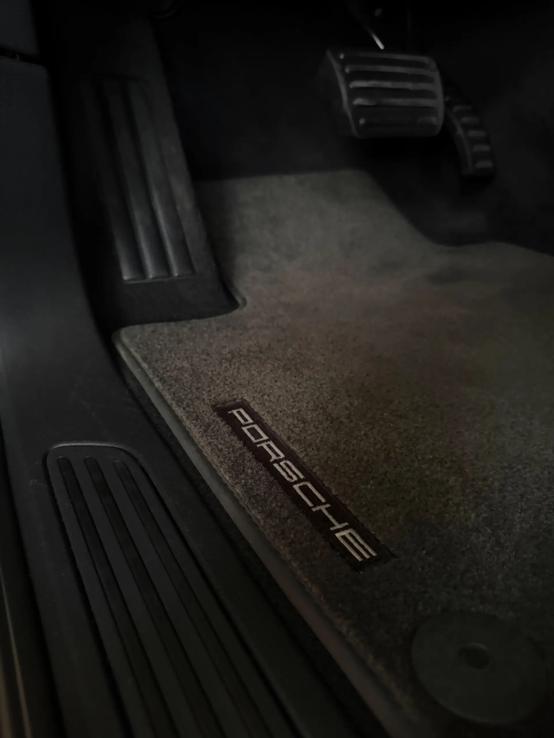 Porsche Cayenne Platinum Edition 41