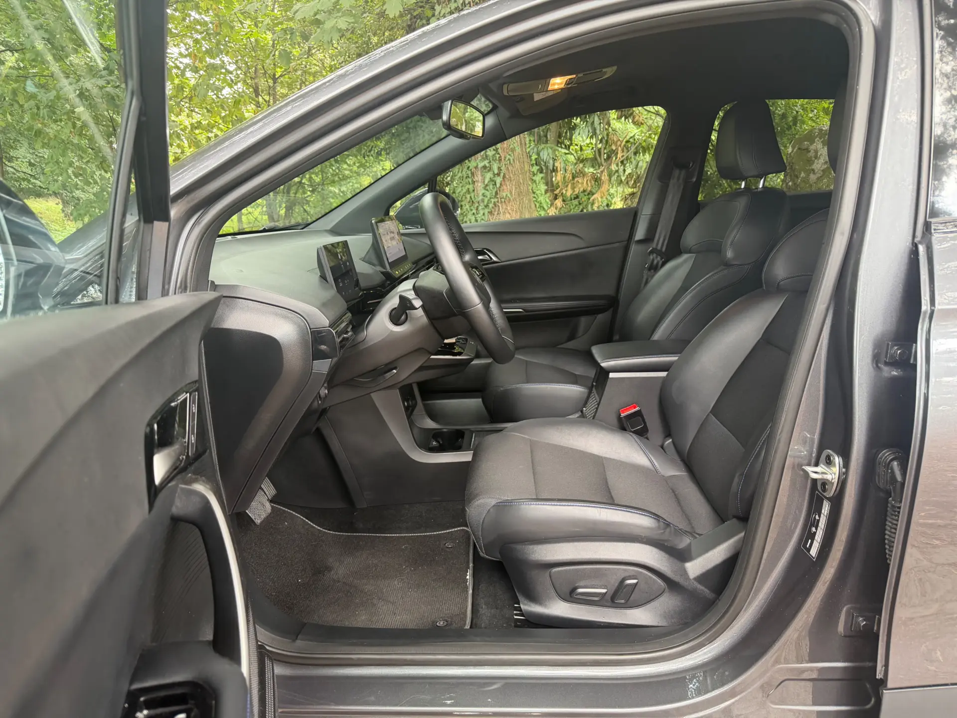 MG MG4 77 kWh Extended Range Luxury 28