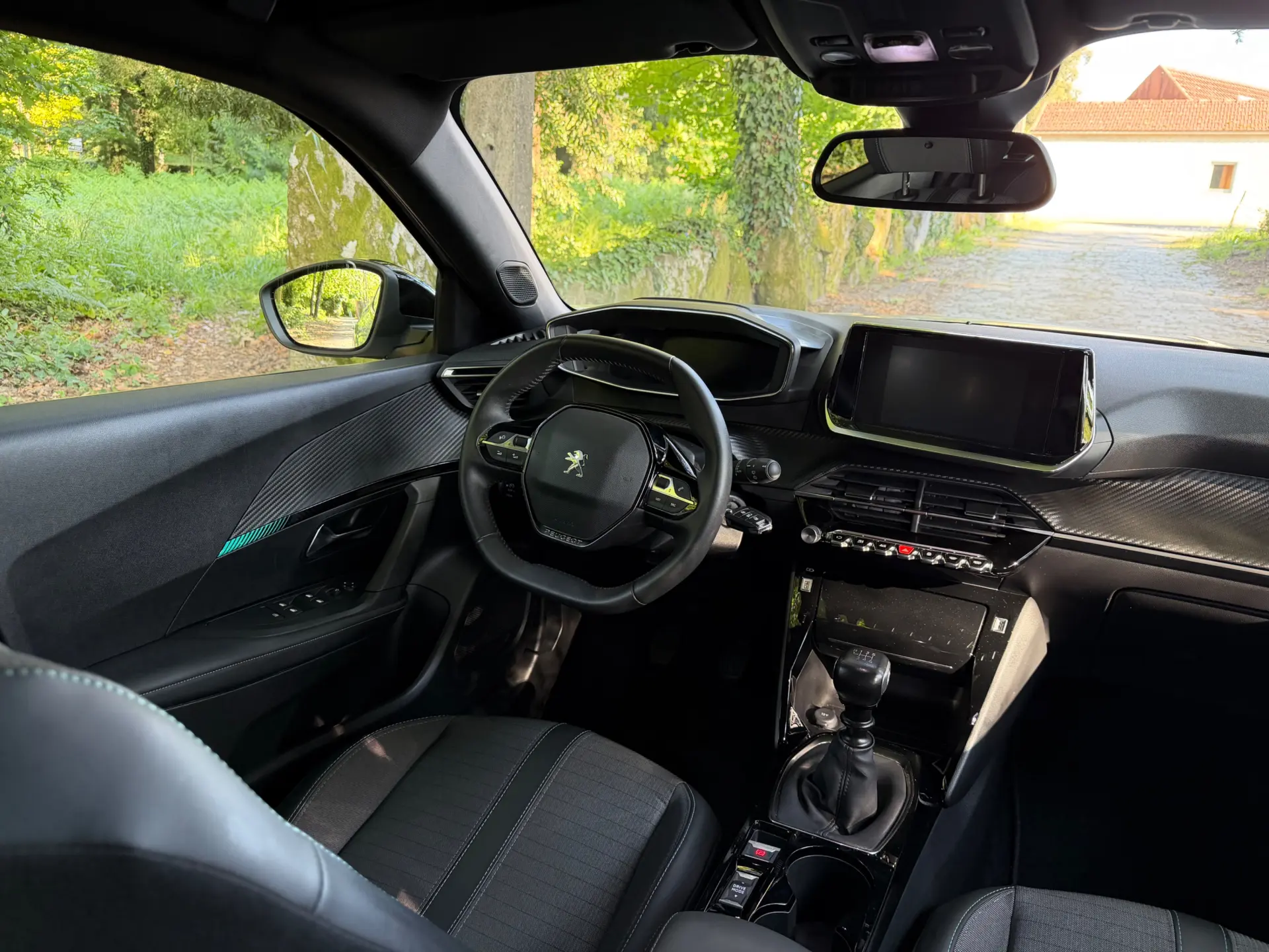 Peugeot 2008 1.2 PureTech Allure 10