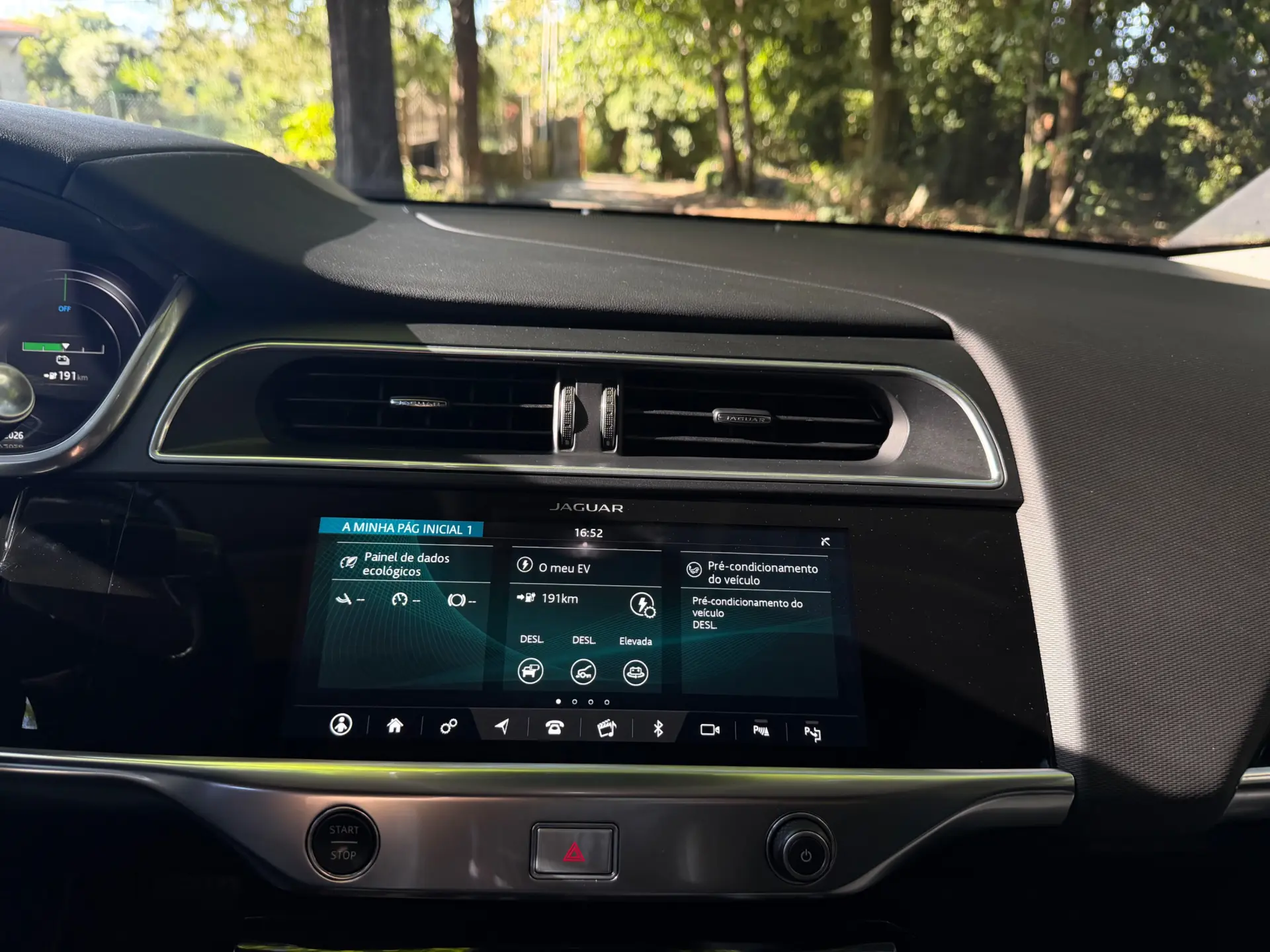 Jaguar I-Pace EV400 R-Dynamic HSE AWD 32