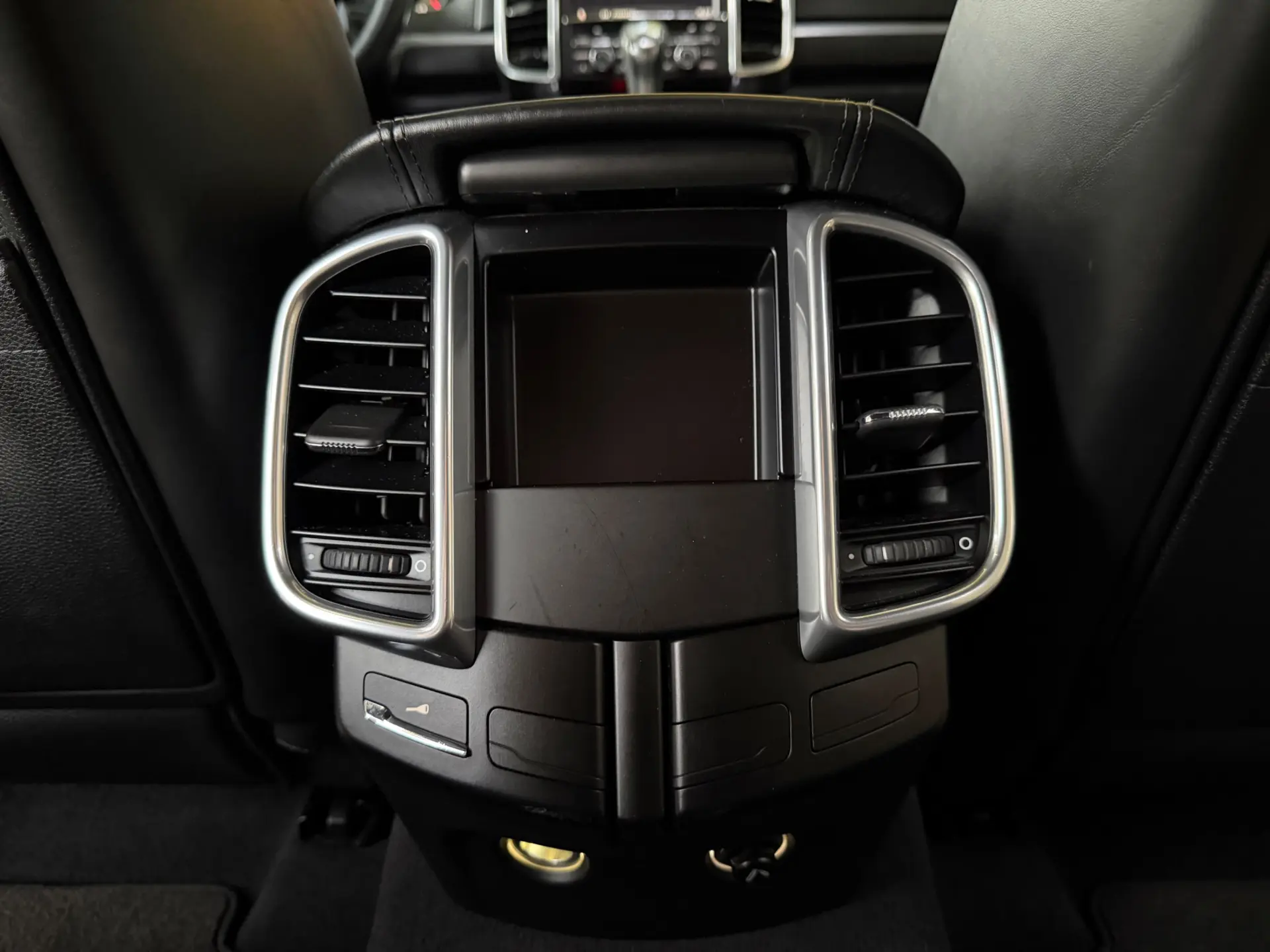 Porsche Cayenne Platinum Edition 36