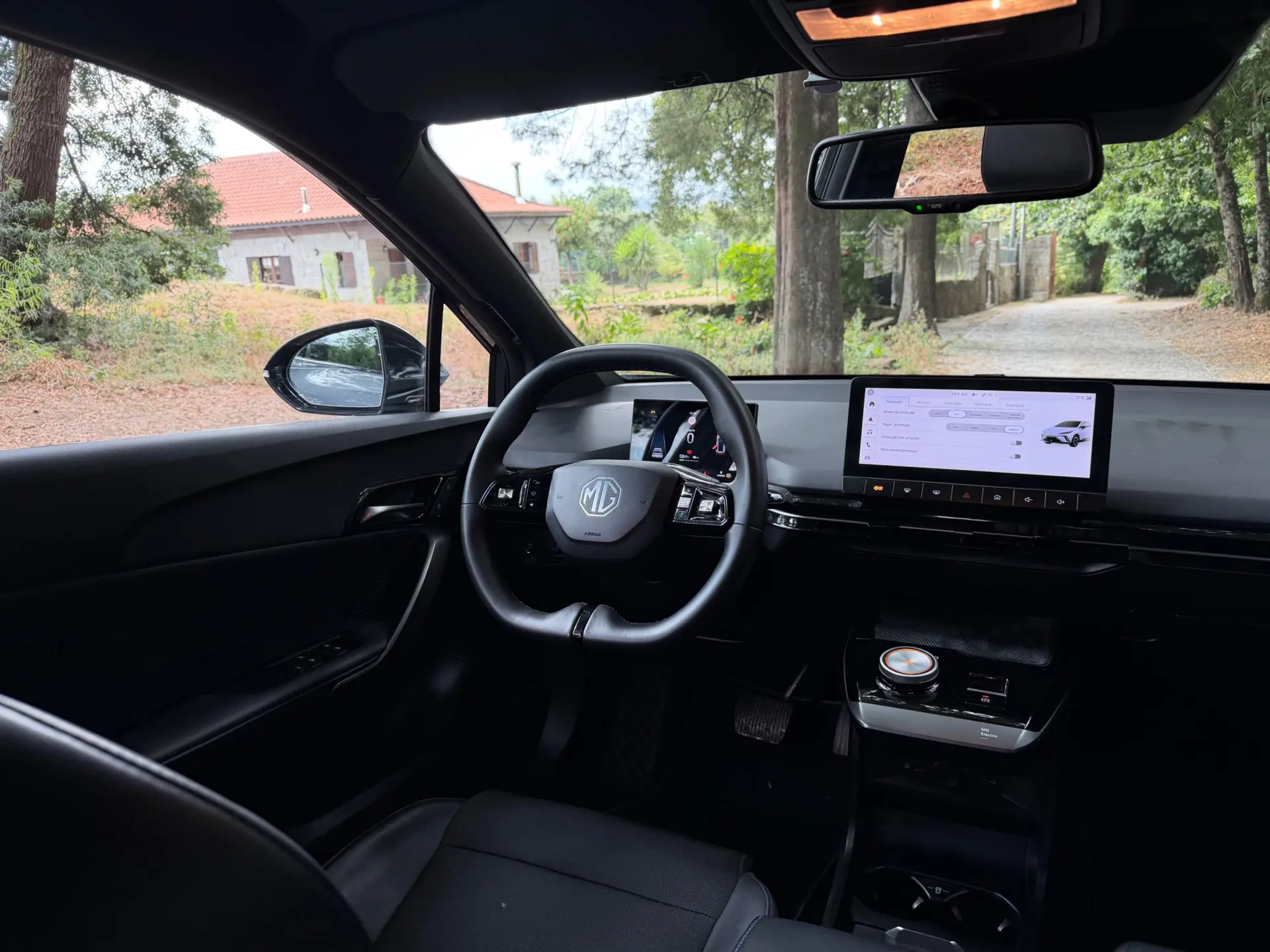 MG MG4 77 kWh Extended Range Luxury 12
