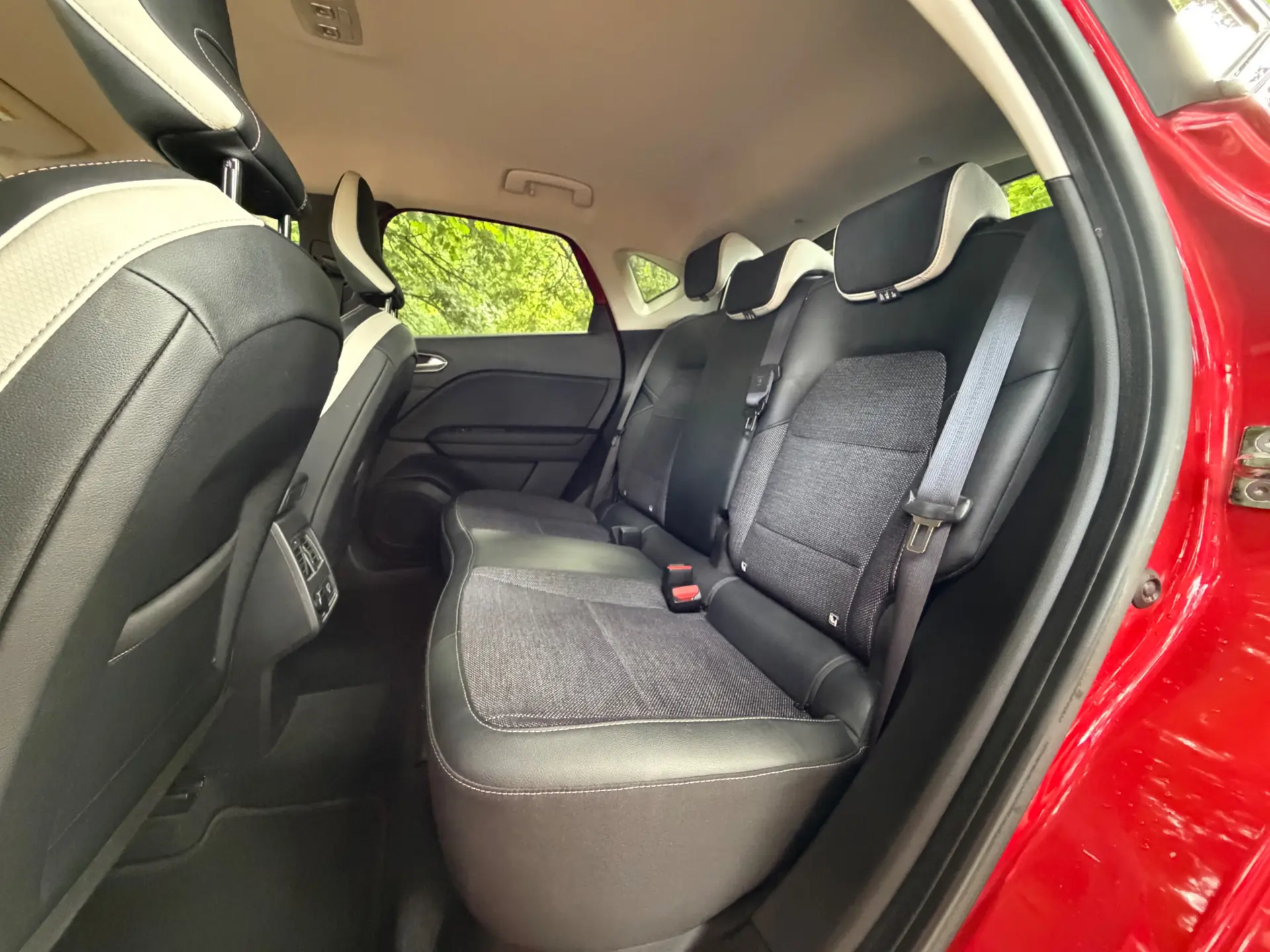 Renault Captur 1.0 TCe Exclusive 37