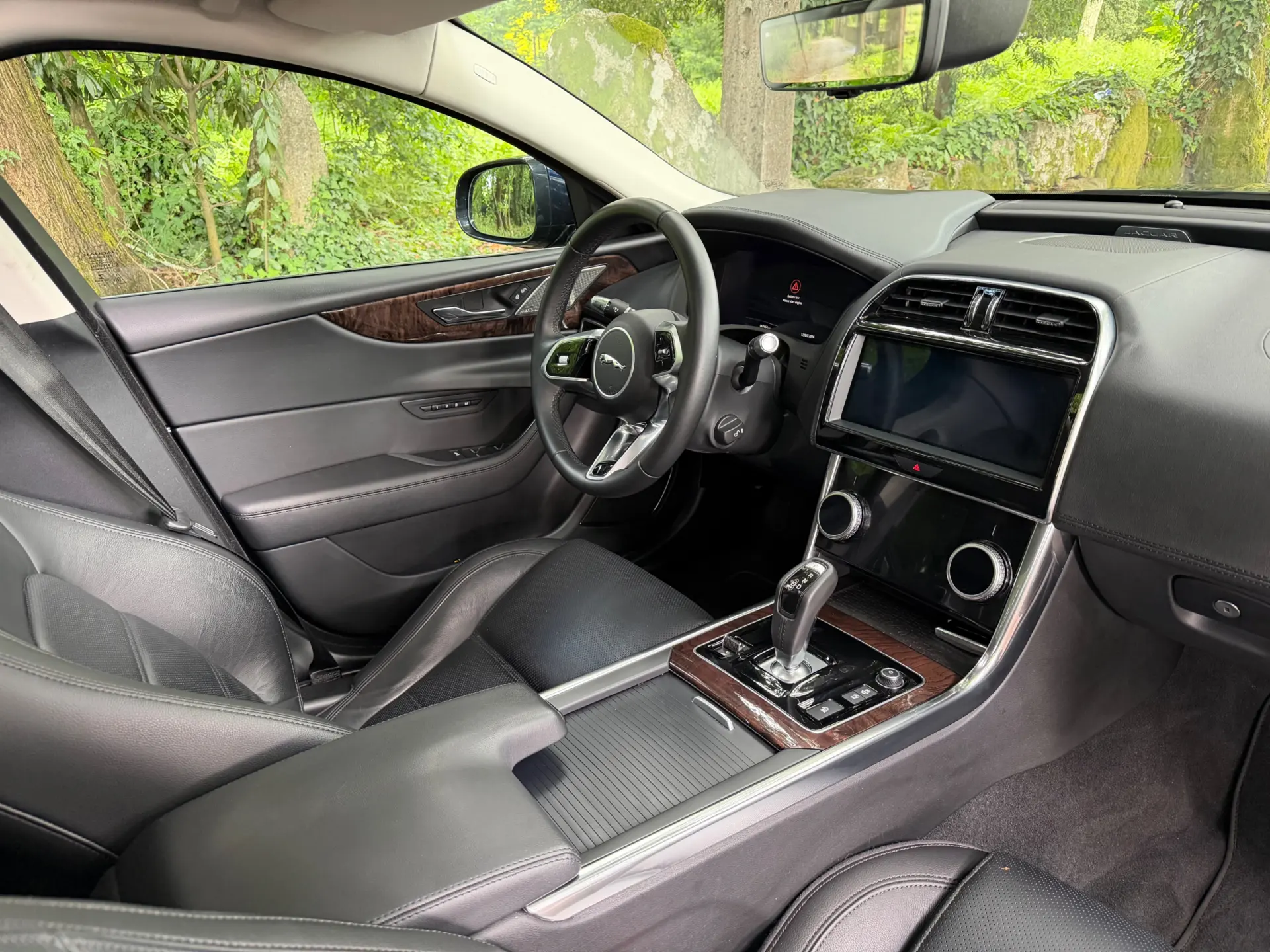 Jaguar XE 2.0 D R-Dynamic S 32