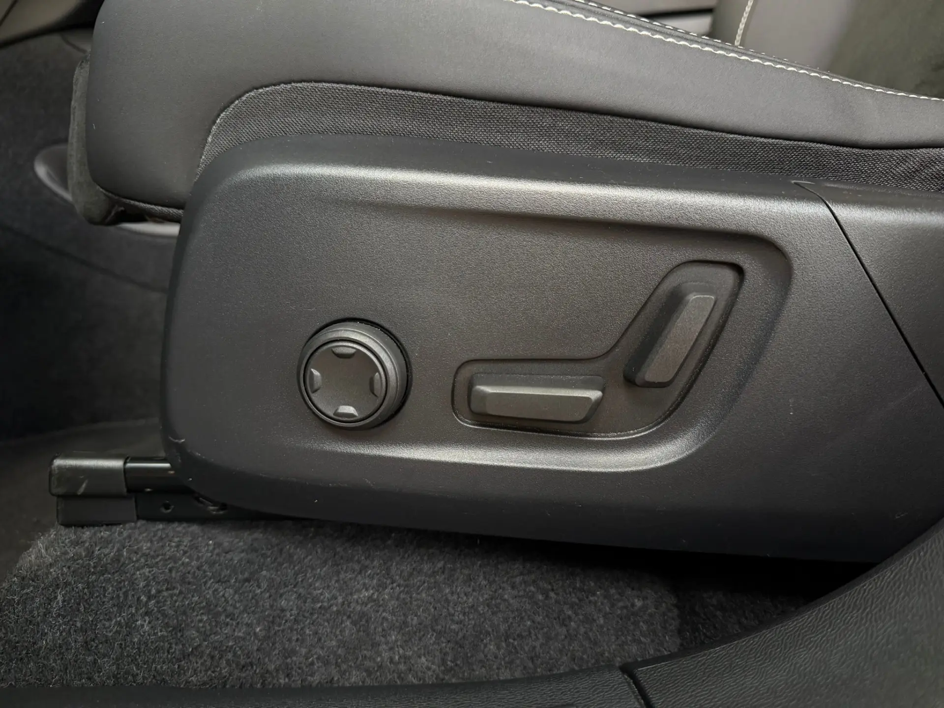 Volvo C40 Recharge Ultimate 32