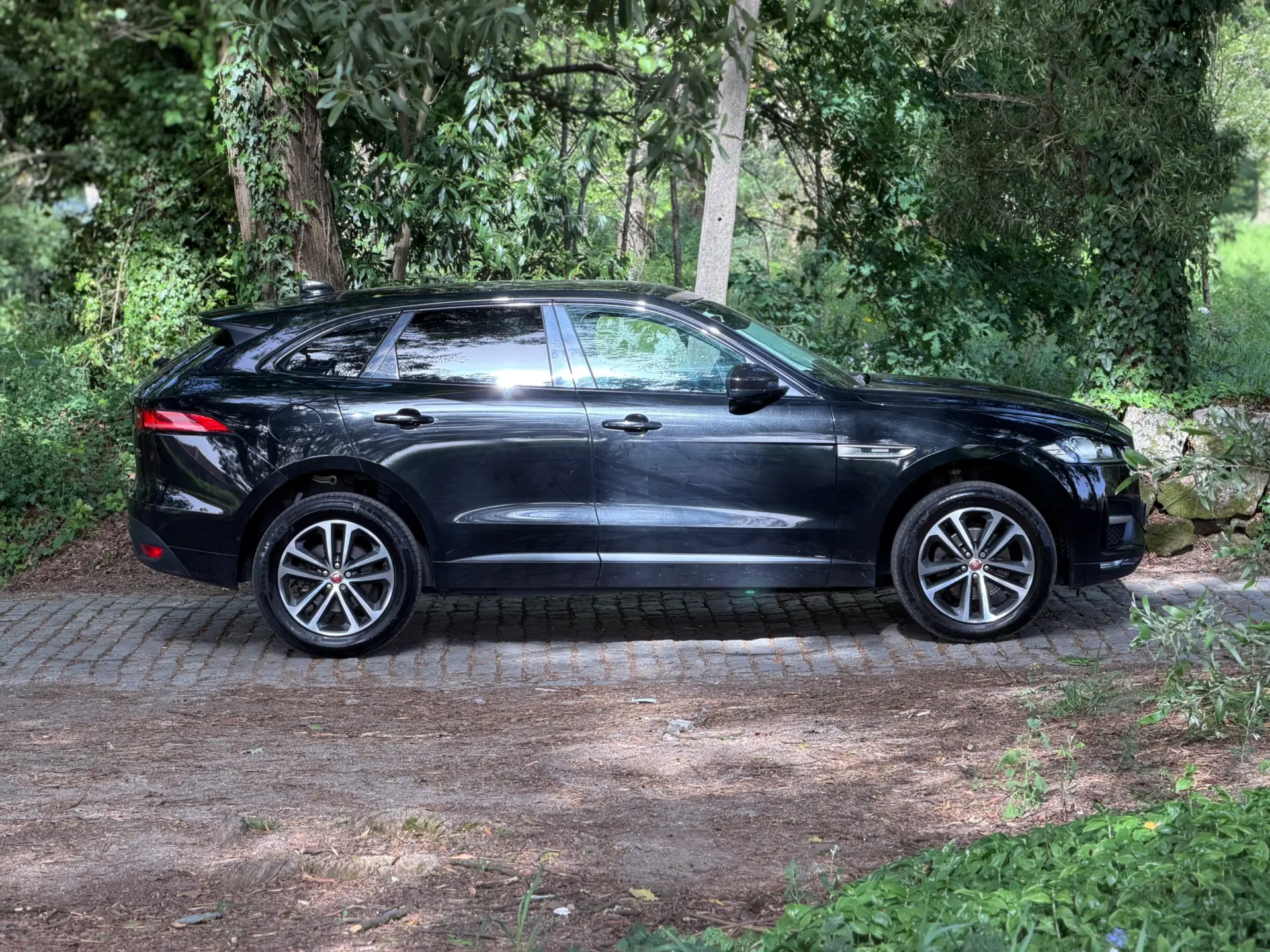 Jaguar F-Pace 29