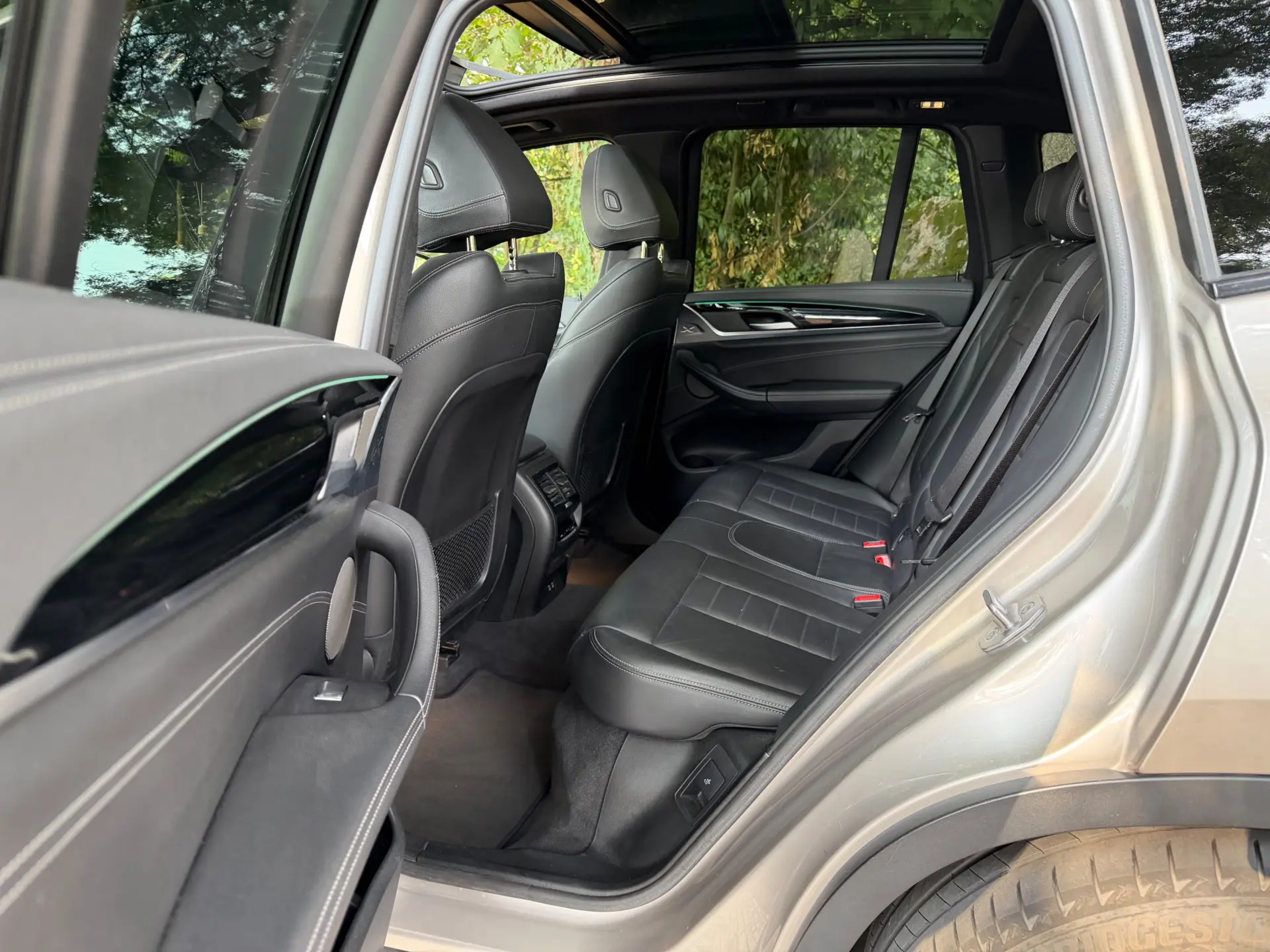 BMW iX3 M Sport Impressive 38