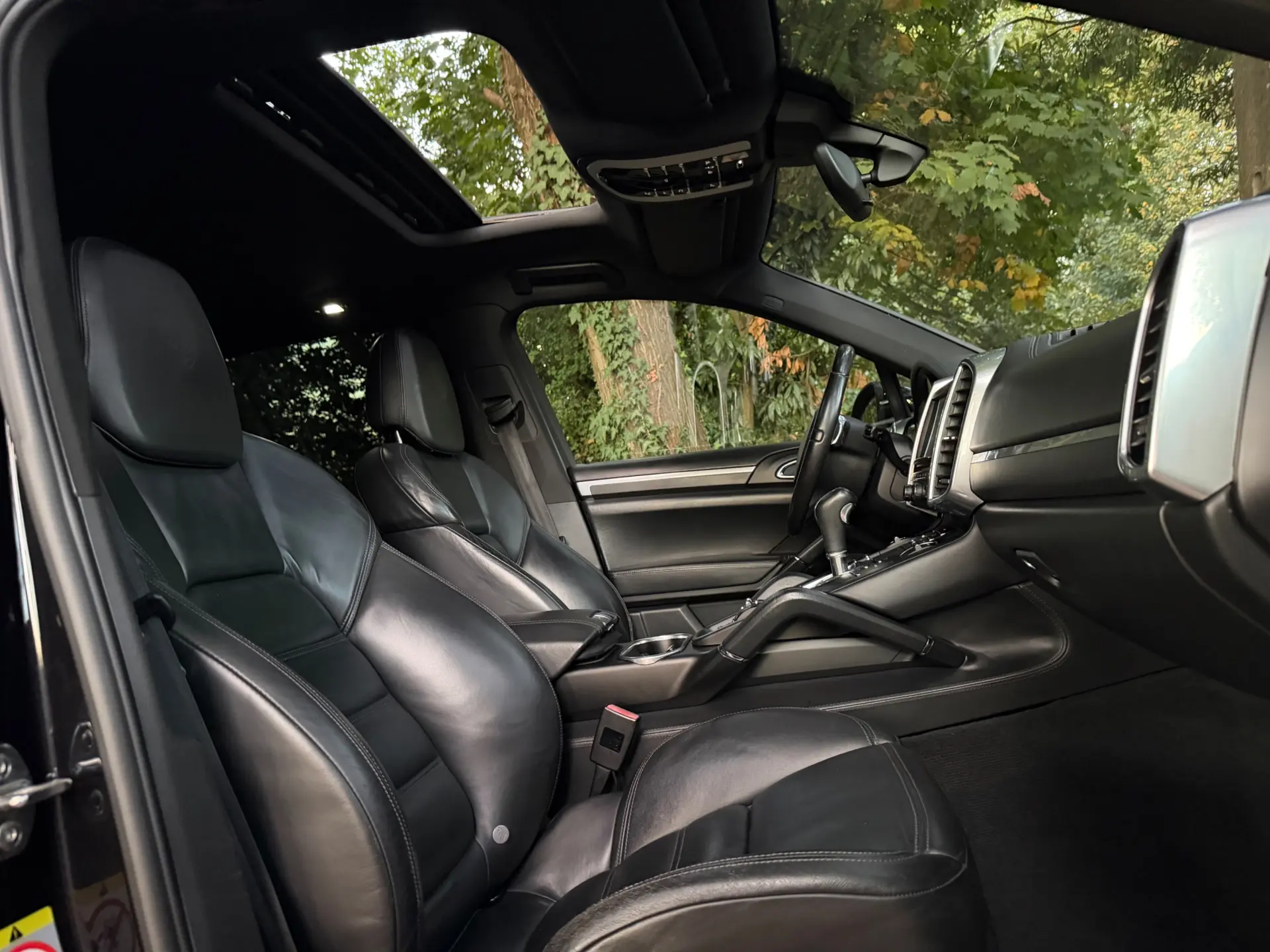 Porsche Cayenne Platinum Edition 30