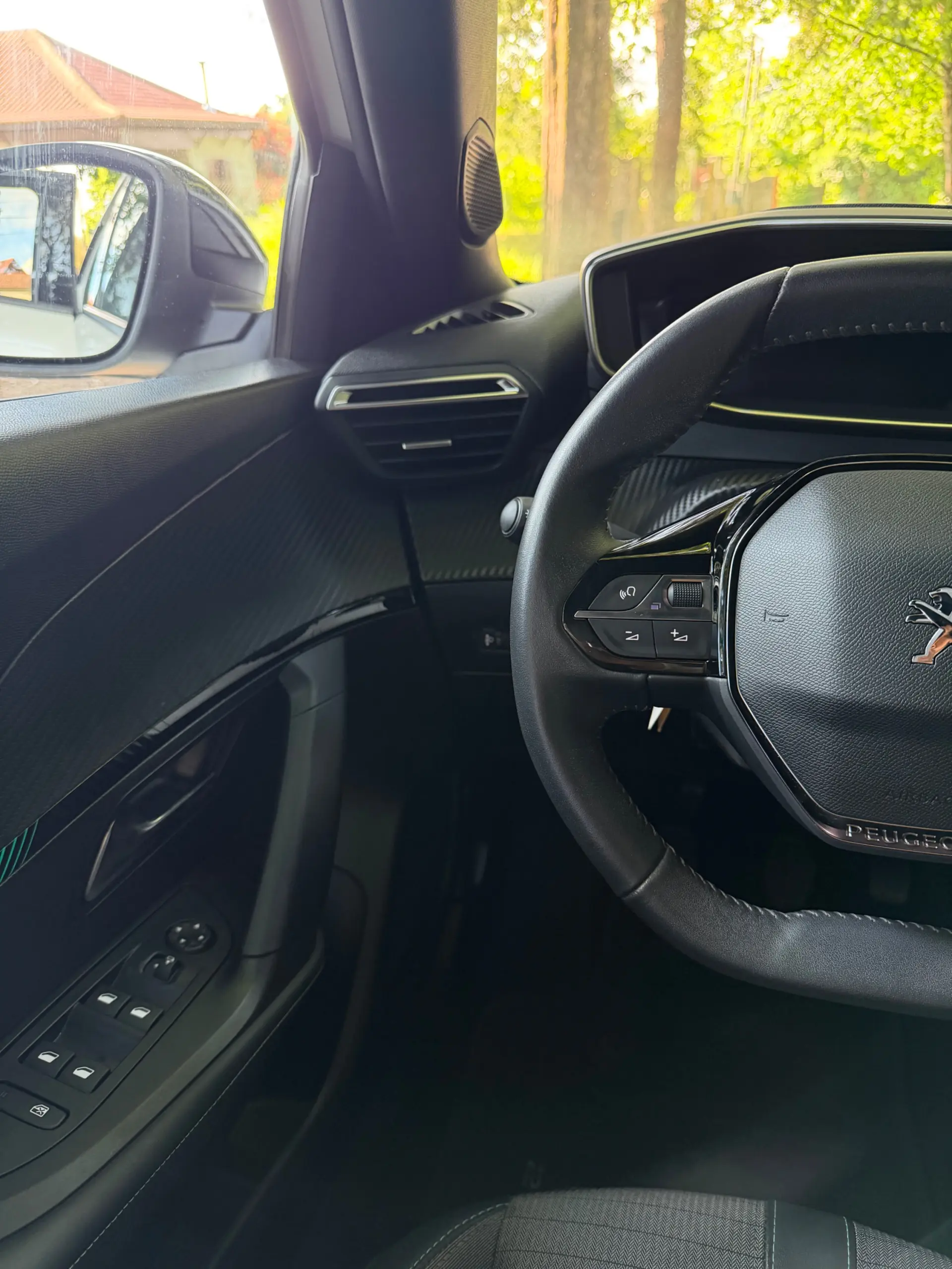 Peugeot 2008 1.2 PureTech Allure 12