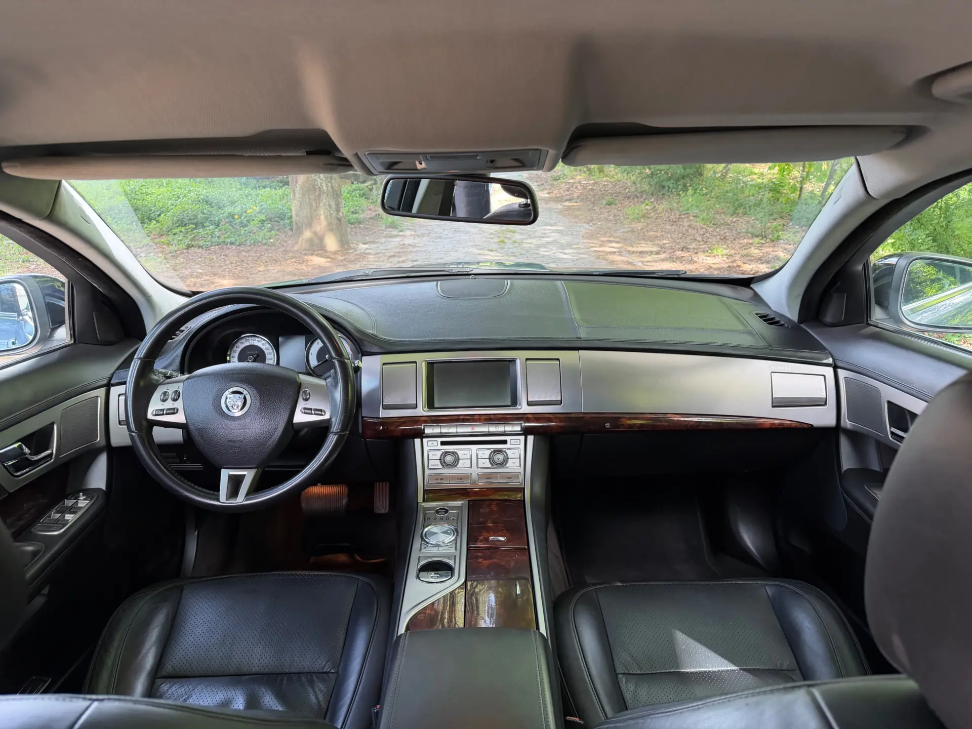 Jaguar XF 2.7 D V6 Premium Luxury 16