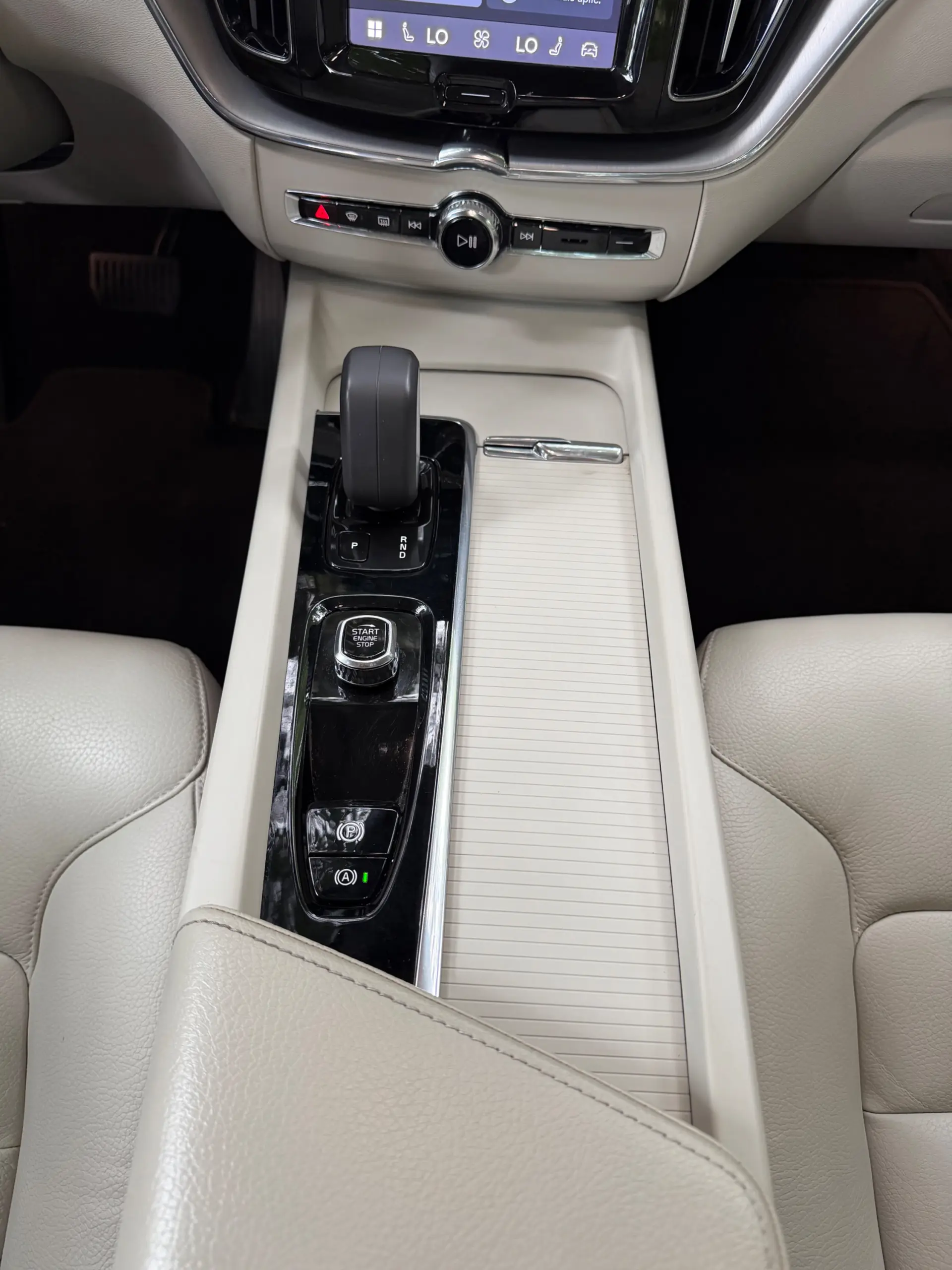 Volvo XC 60 2.0 T6 PHEV Inscription Expression AWD 23
