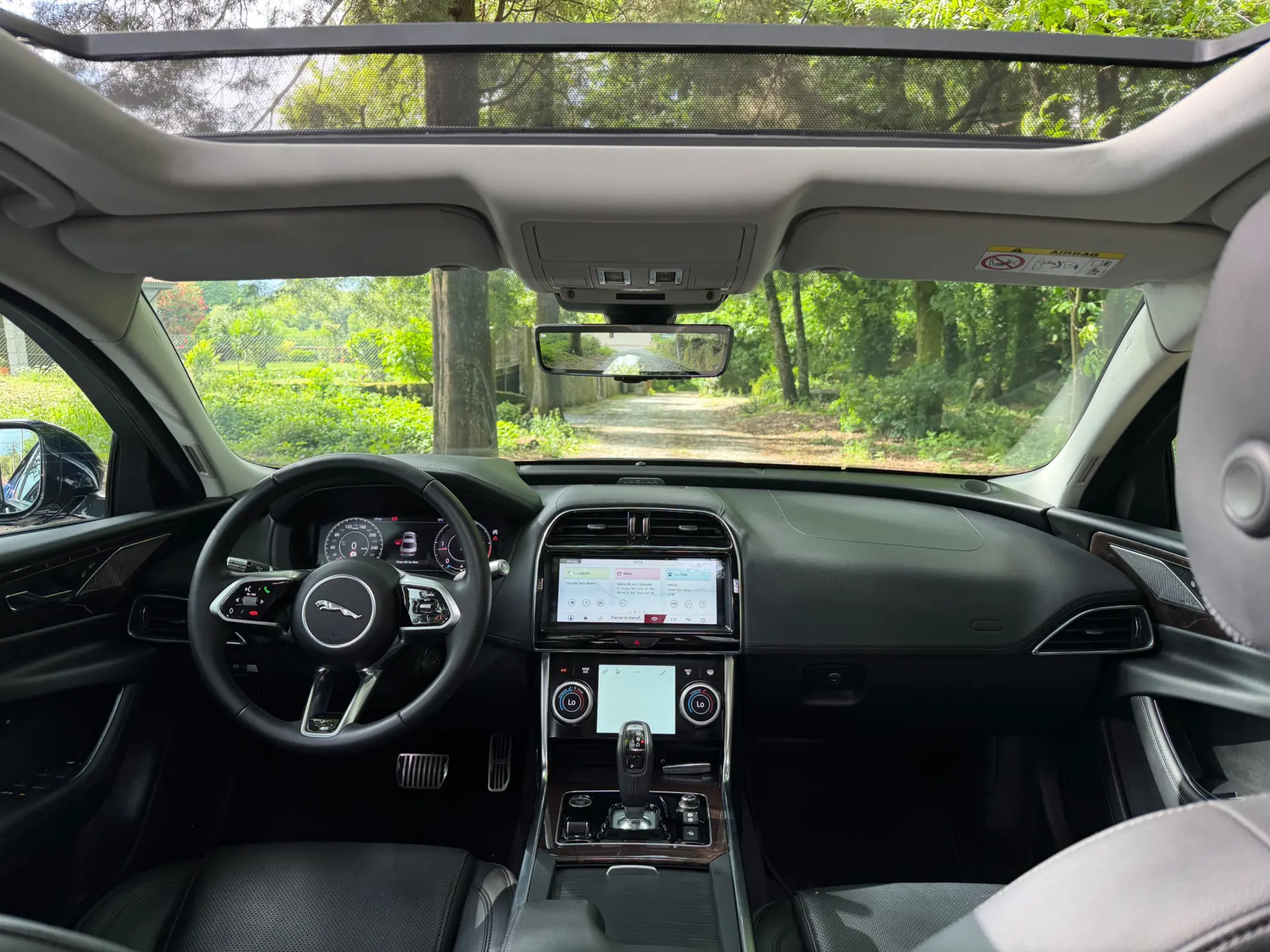 Jaguar XE 2.0 D R-Dynamic S 11