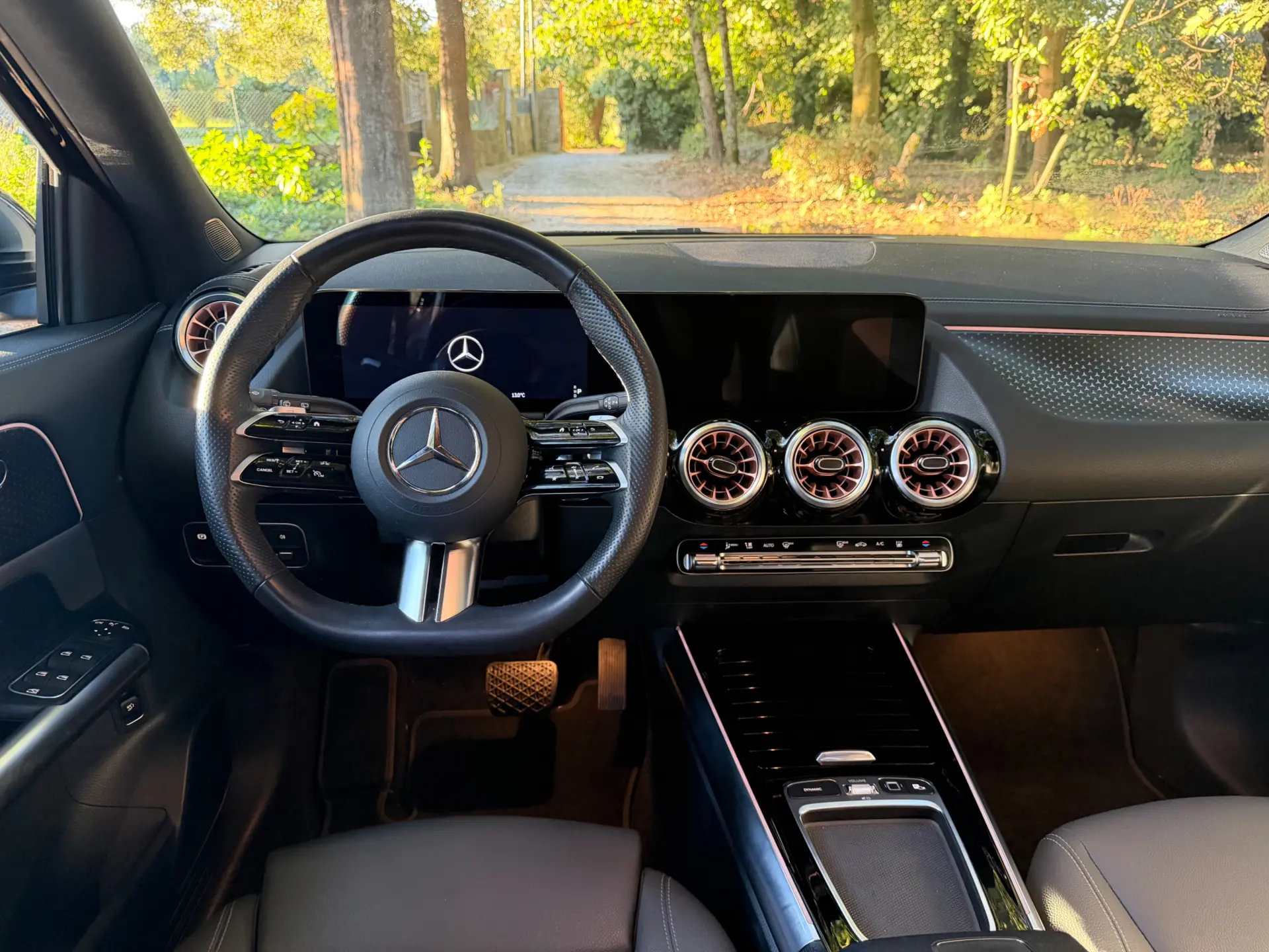 Mercedes-Benz EQA 300 4Matic AMG Line 11