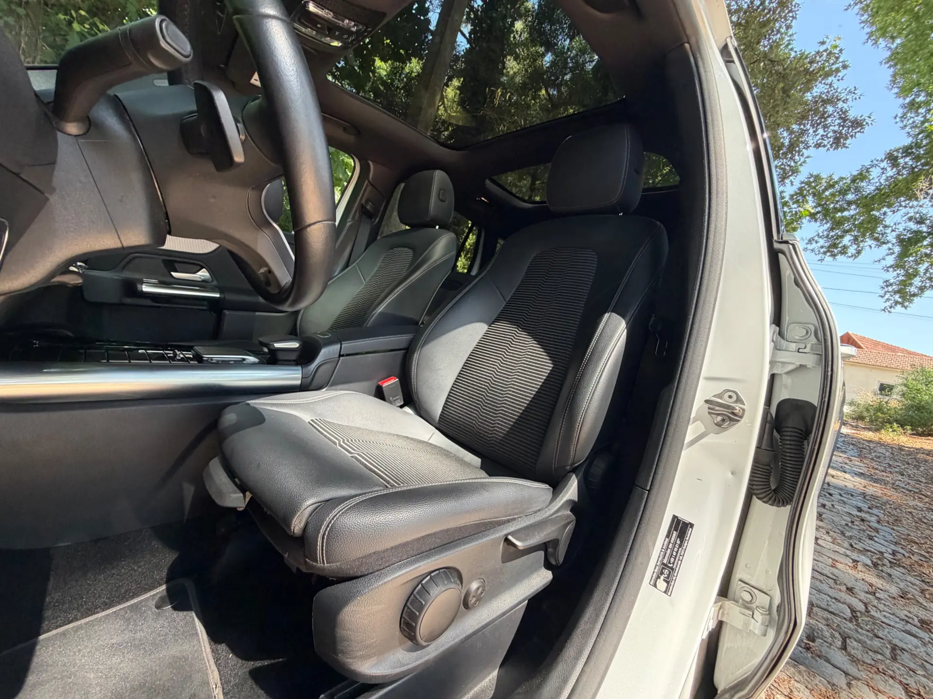 Mercedes-Benz GLA 250 e 8G-DCT Special Edition 48