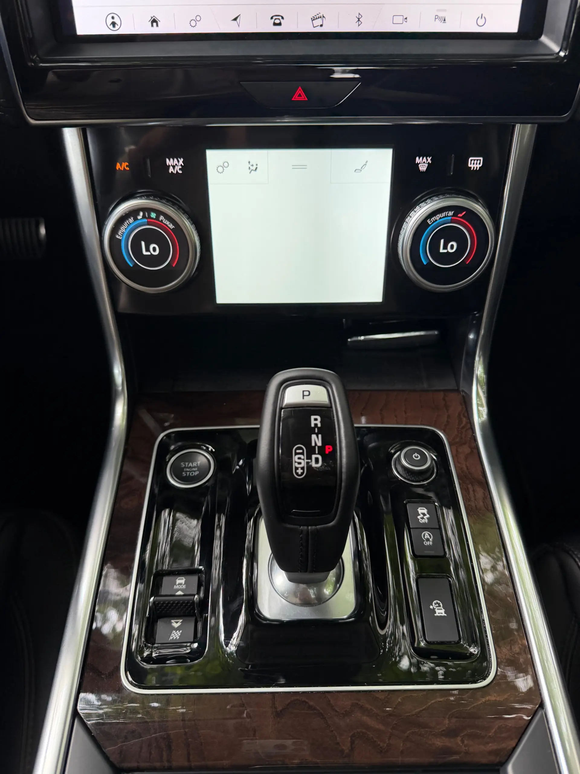 Jaguar XE 2.0 D R-Dynamic S 21