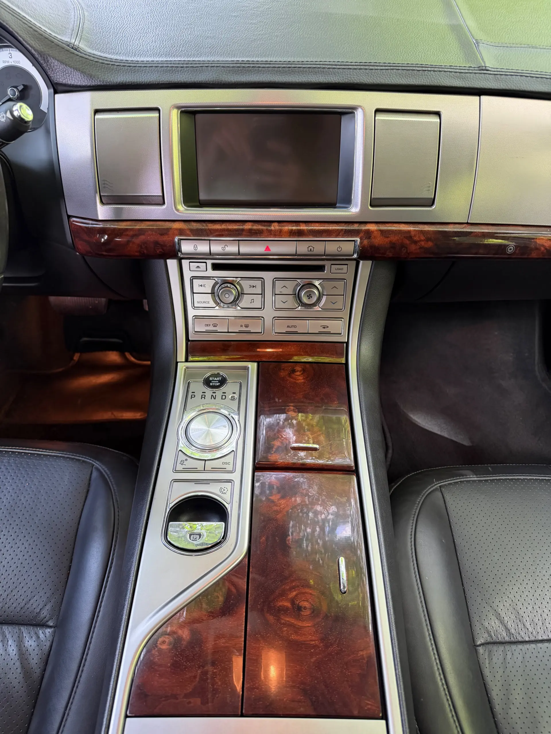 Jaguar XF 2.7 D V6 Premium Luxury 23