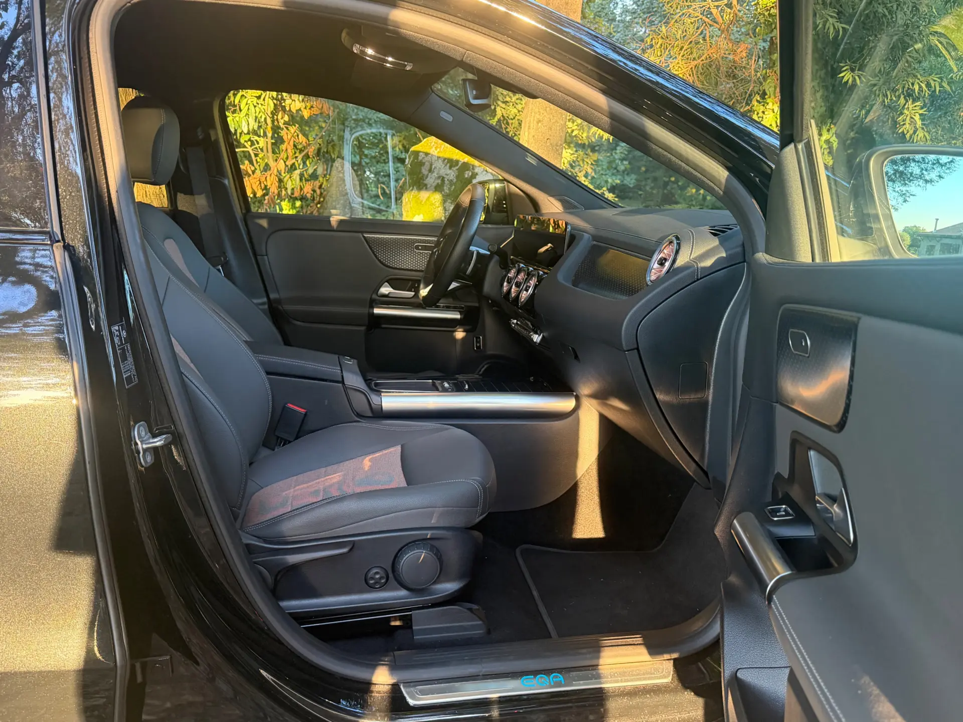 Mercedes-Benz EQA 300 4Matic AMG Line 22