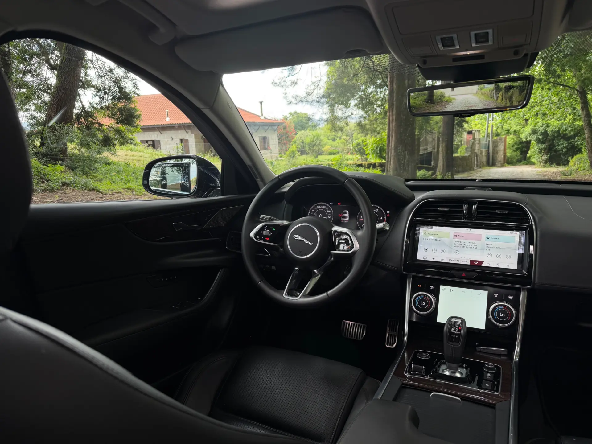 Jaguar XE 2.0 D R-Dynamic S 16