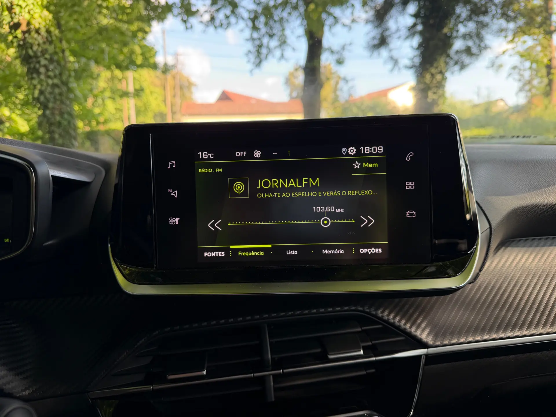 Peugeot 2008 1.2 PureTech Allure 15