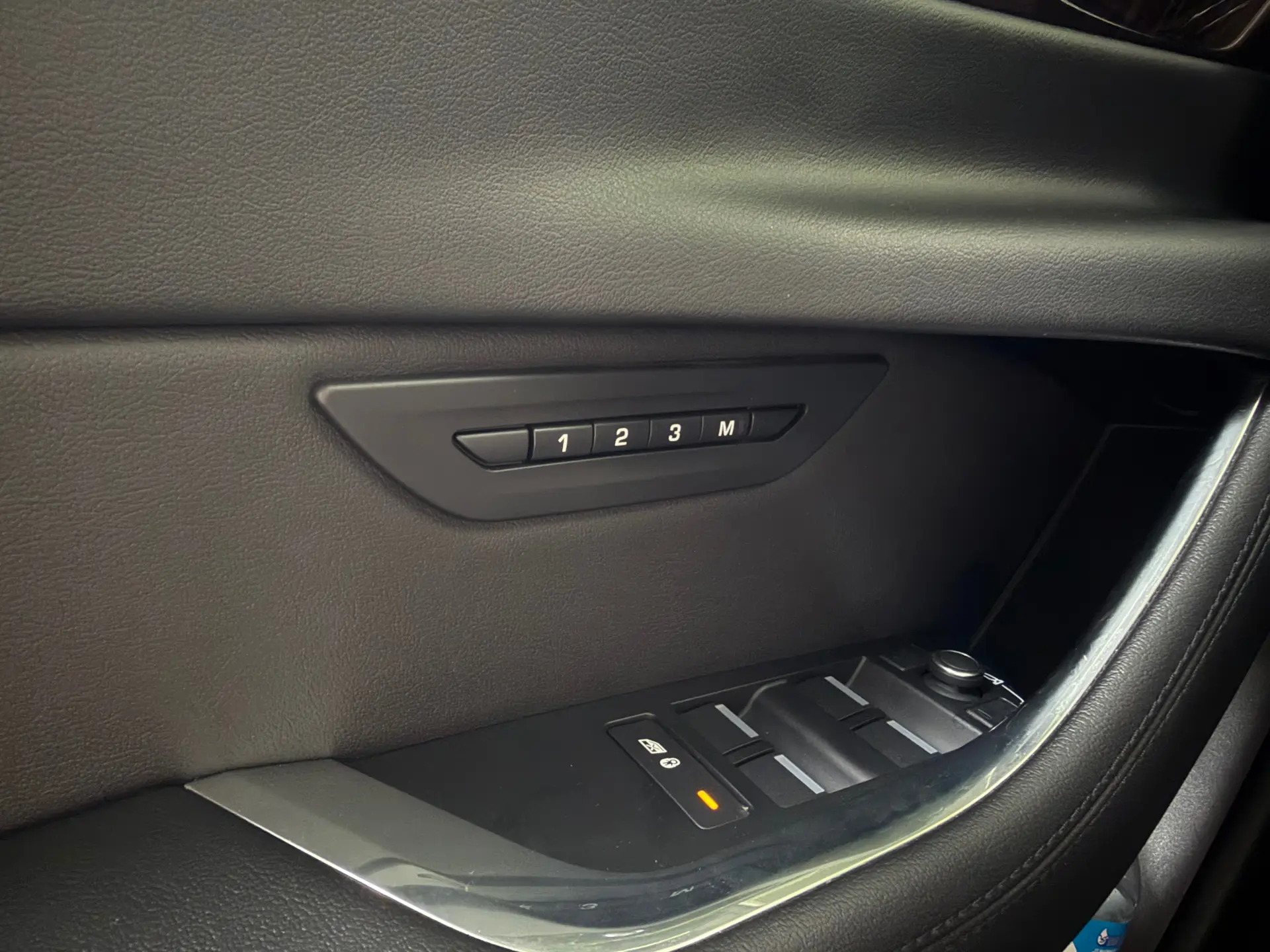 Jaguar XE 2.0 D R-Dynamic S 38