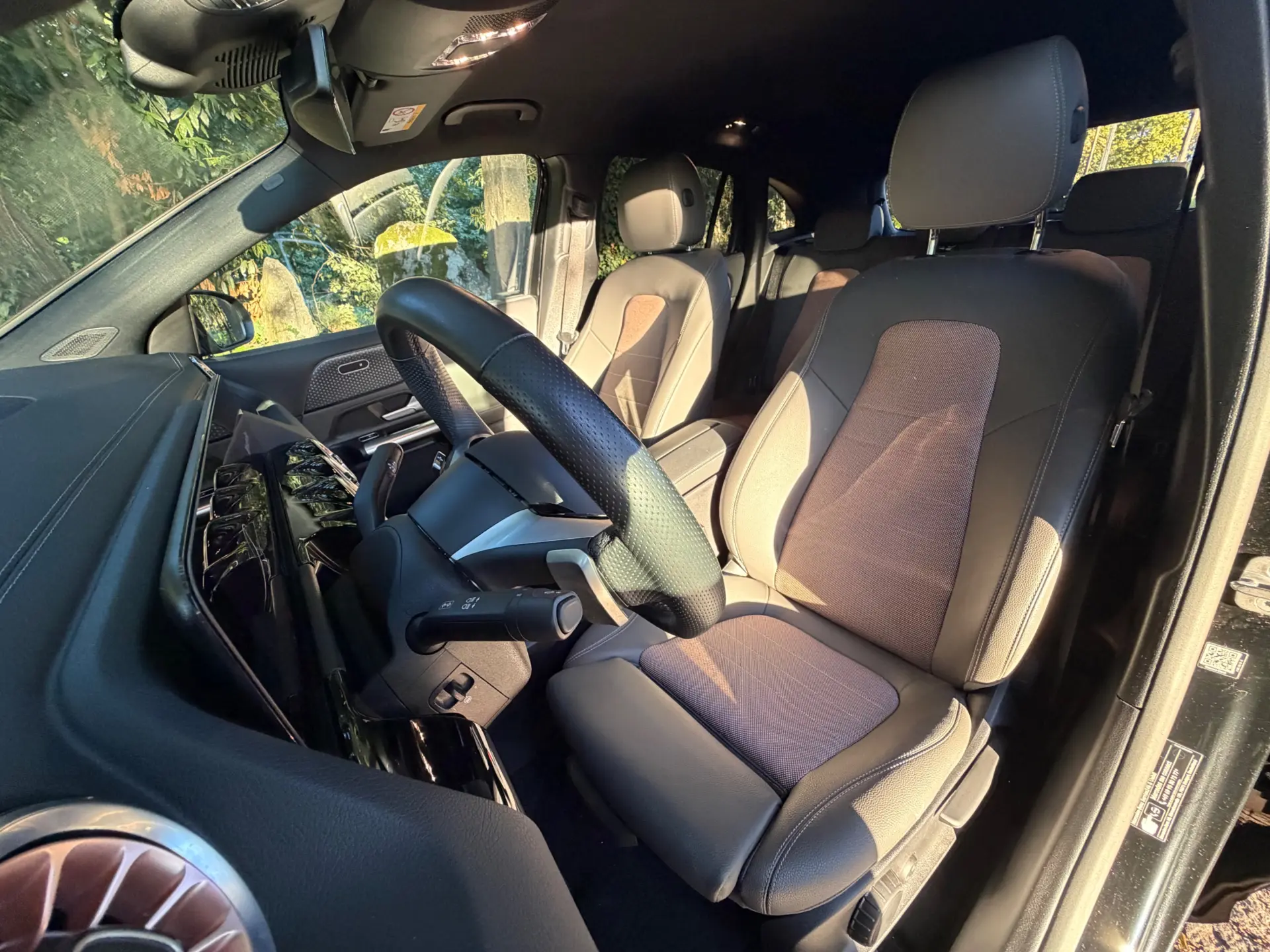 Mercedes-Benz EQA 300 4Matic AMG Line 28