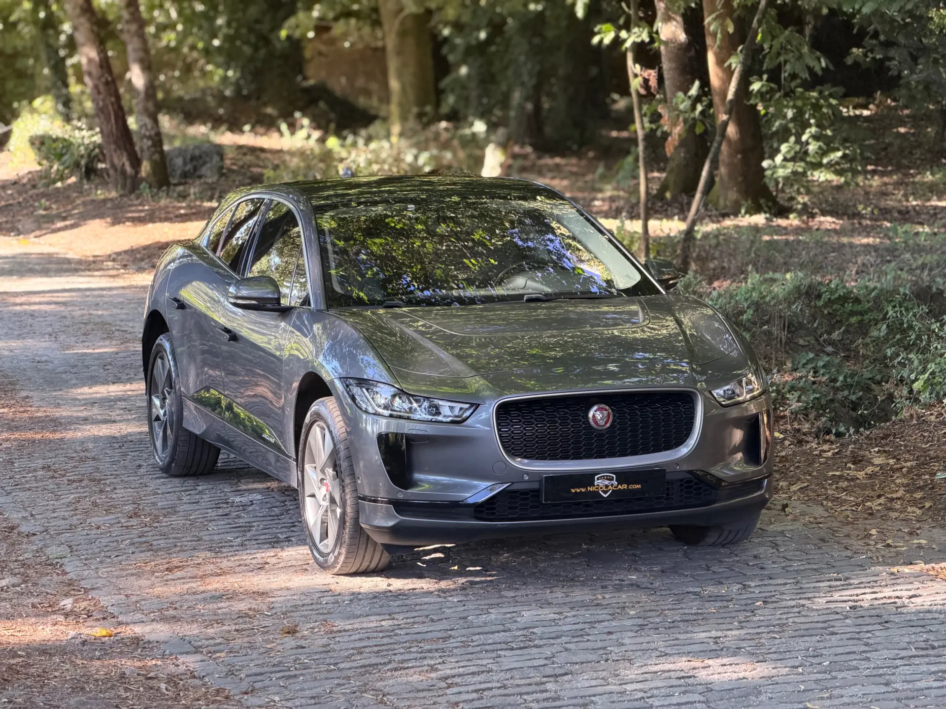 Jaguar I-Pace EV400 R-Dynamic HSE AWD 2