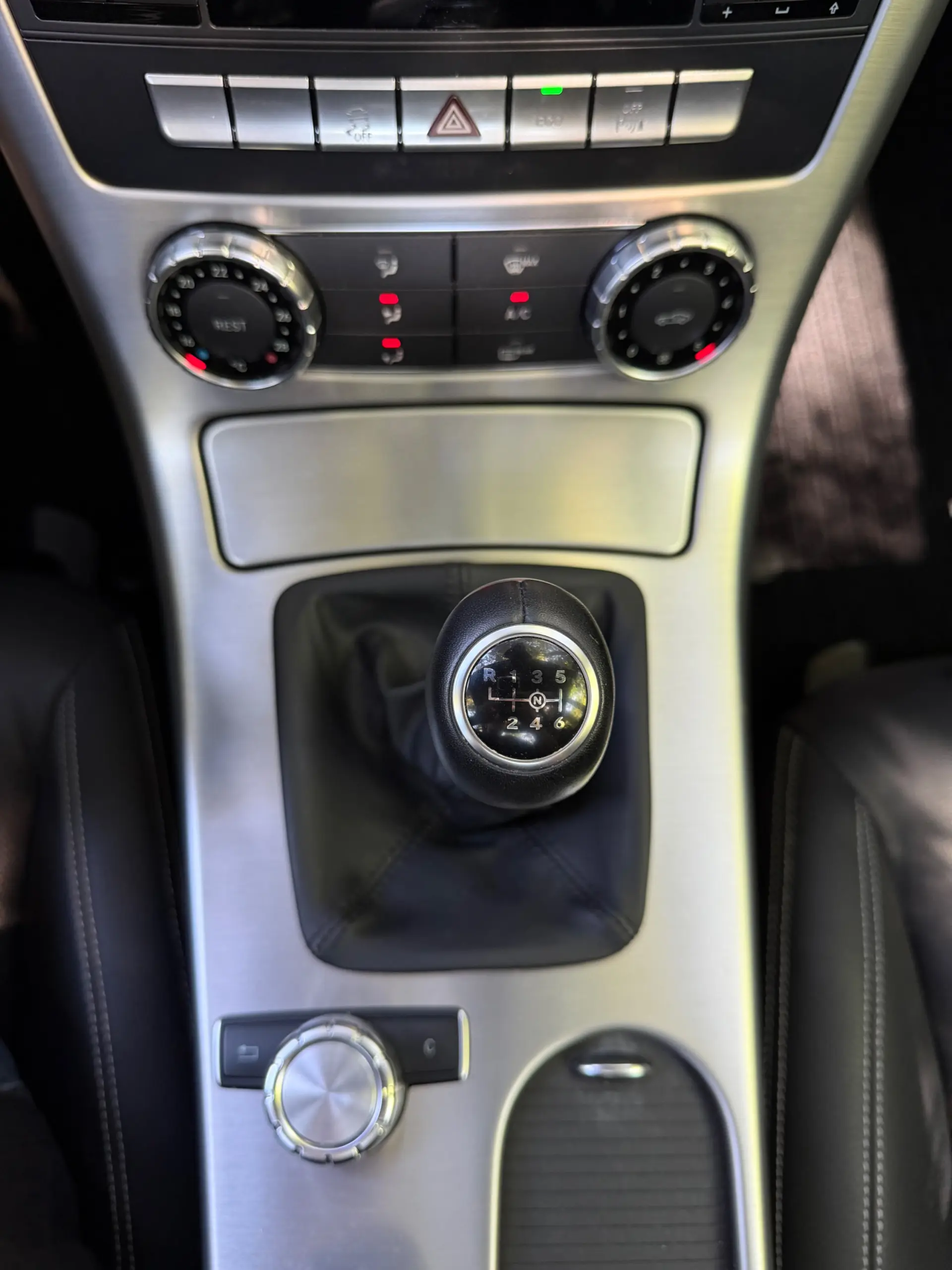 Mercedes-Benz SLK 200 Outro 36