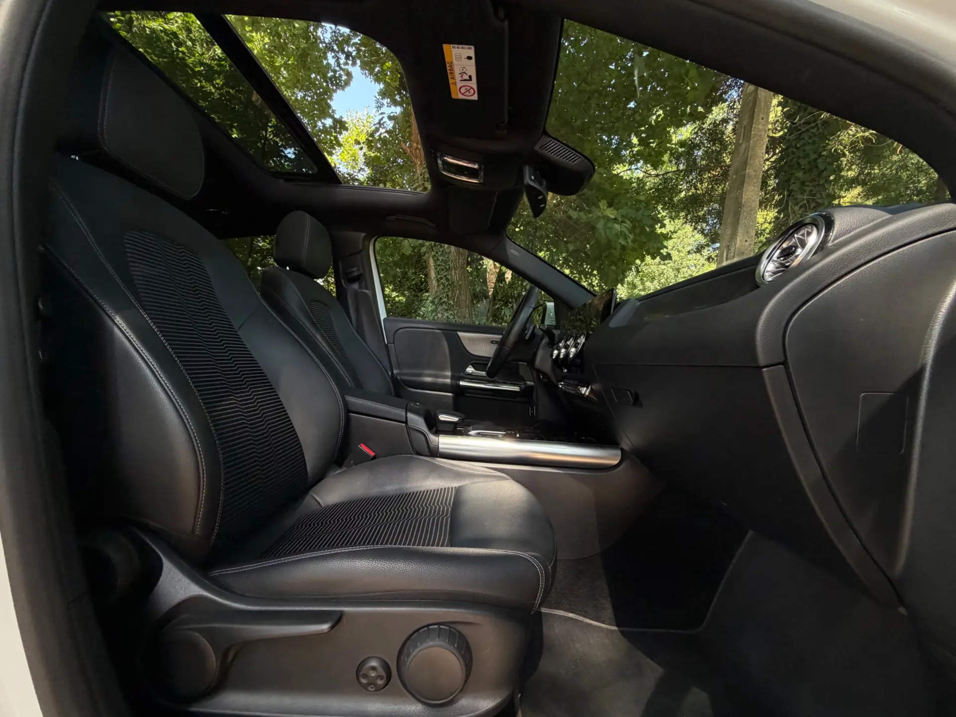 Mercedes-Benz GLA 250 e 8G-DCT Special Edition 52