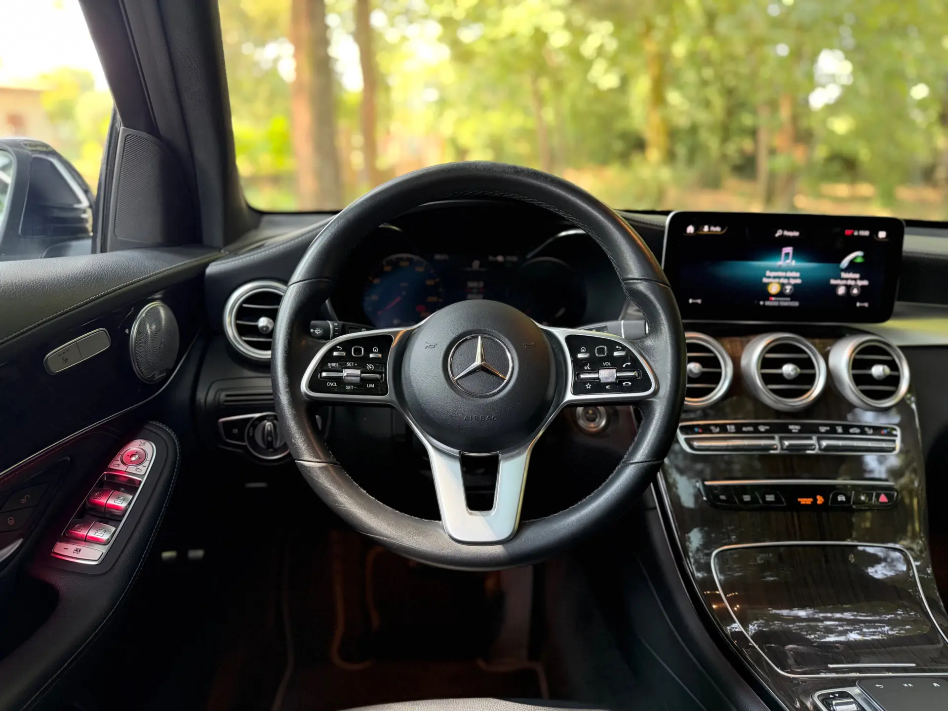 Mercedes-Benz GLC 300 e 4Matic 13