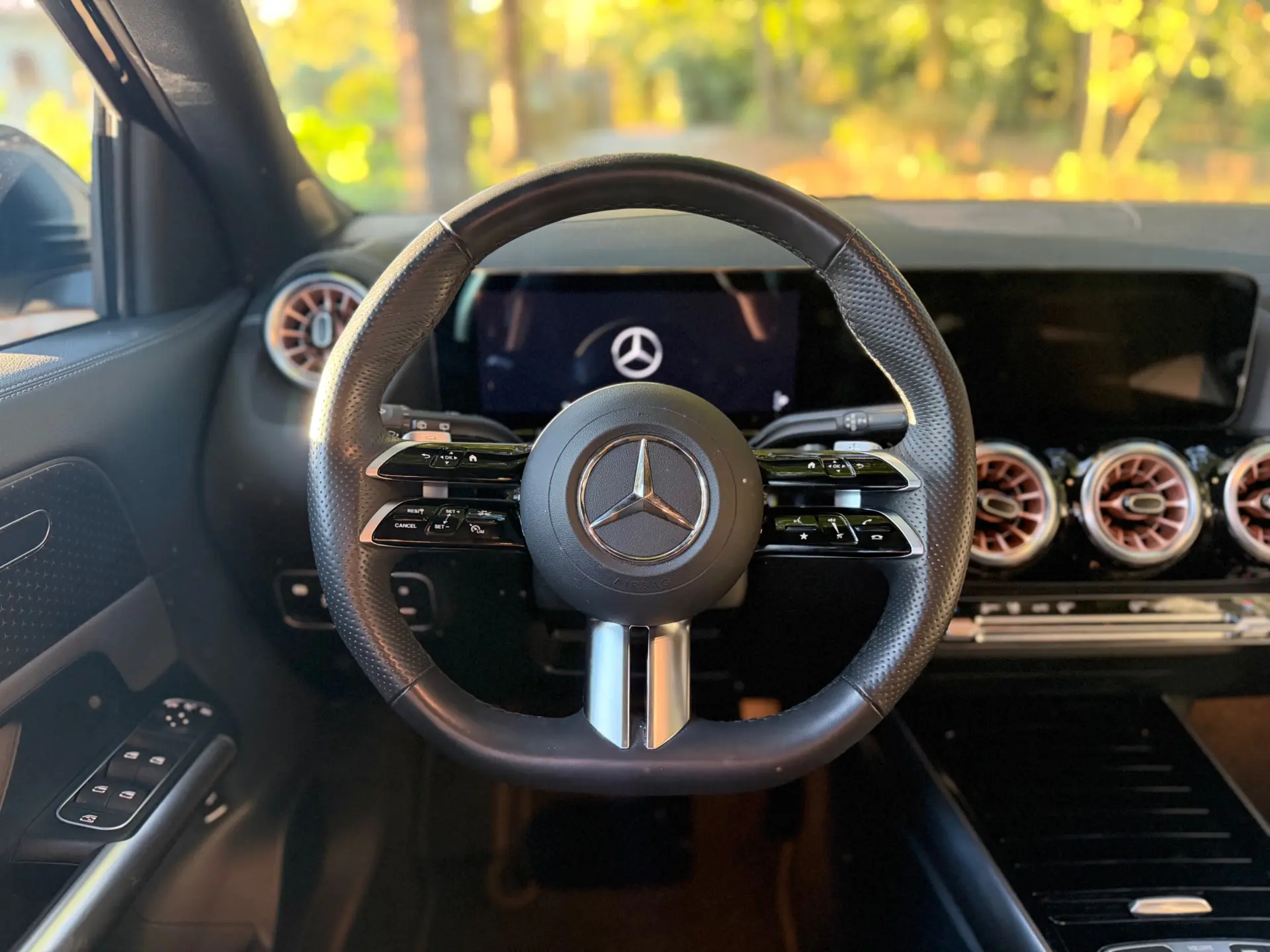 Mercedes-Benz EQA 300 4Matic AMG Line 12