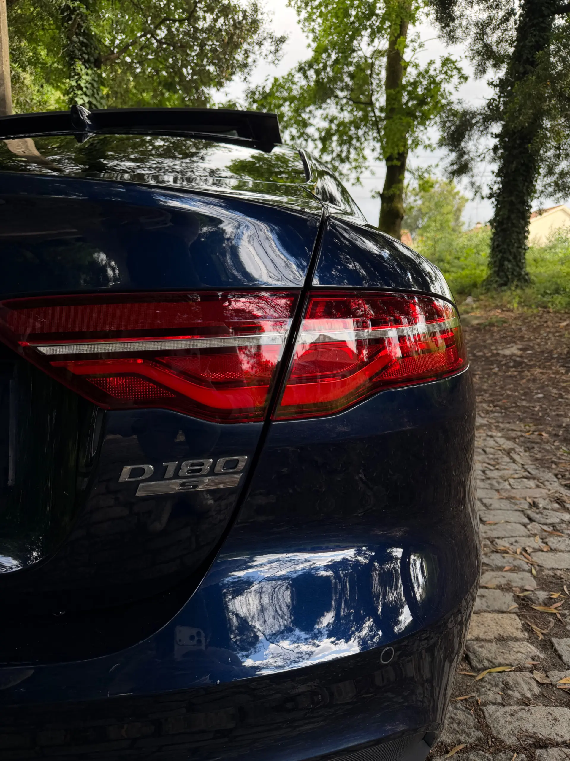 Jaguar XE 2.0 D R-Dynamic S 34