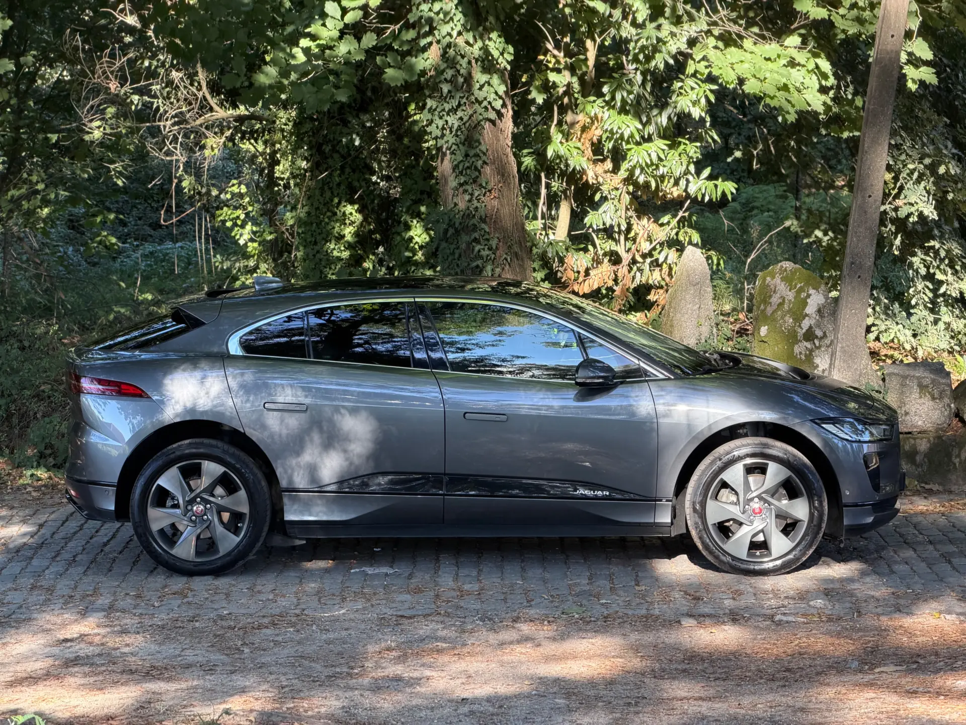 Jaguar I-Pace EV400 R-Dynamic HSE AWD 8