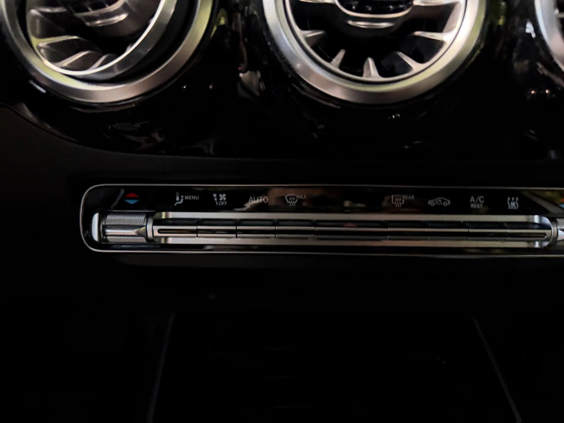 Mercedes-Benz GLA 250 e 8G-DCT Special Edition 39