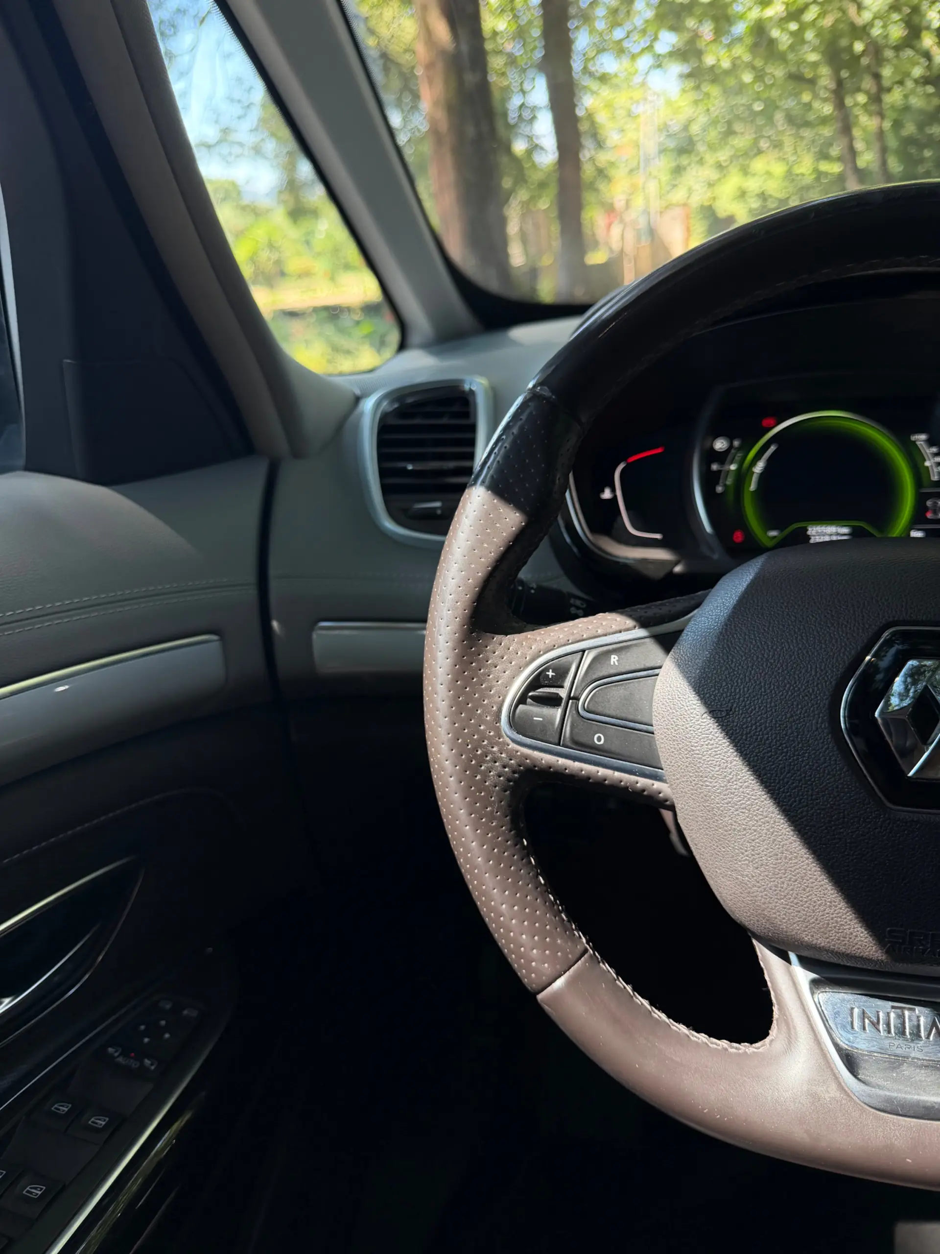 Renault Espace 1.6 dCi Initiale Paris EDC 14