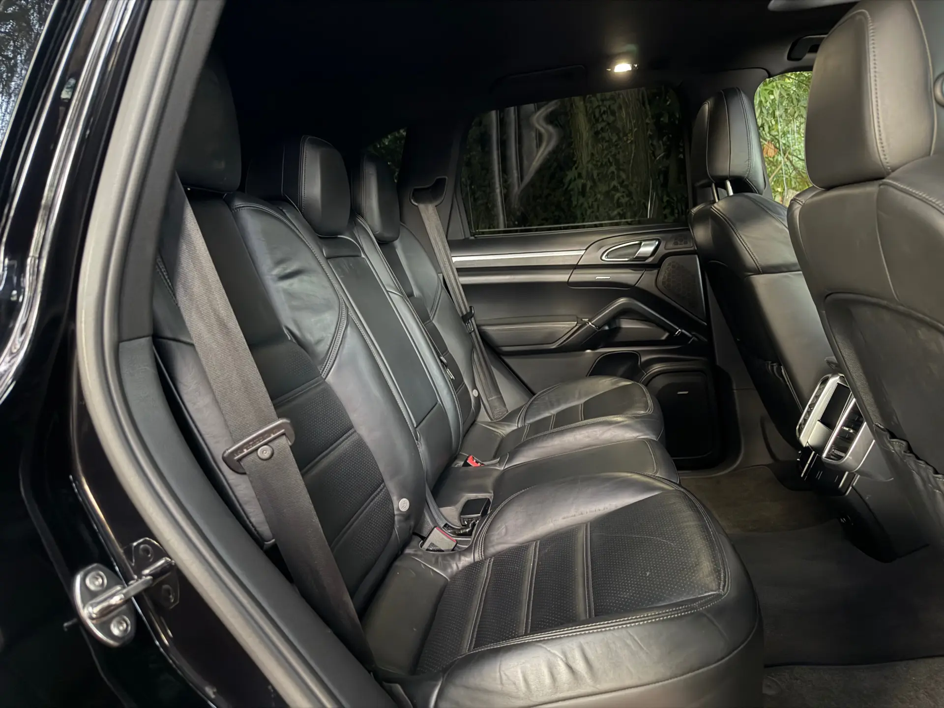Porsche Cayenne Platinum Edition 33