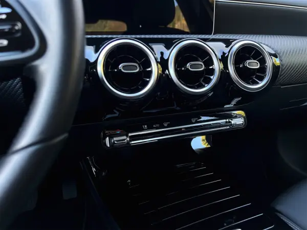 Mercedes-Benz A 180 Limousine d Business Solutions Aut. 63