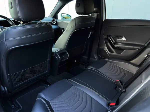 Mercedes-Benz A 180 Limousine d Business Solutions Aut. 35