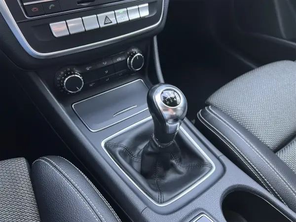 Mercedes-Benz CLA 180 d Urban 15