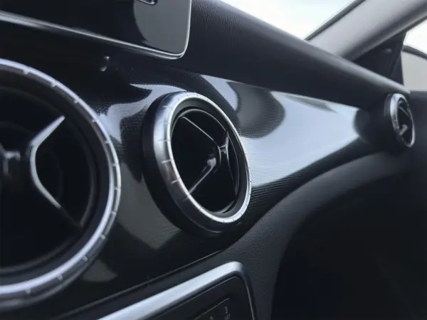 Mercedes-Benz CLA 180 d Urban 16
