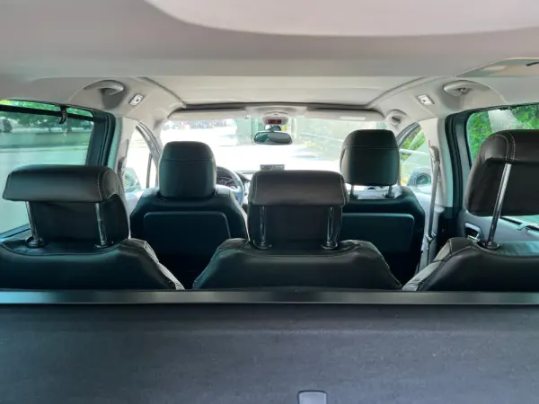 Peugeot 5008 1.6 E-HDi 7L Allure 2-Tronic 20