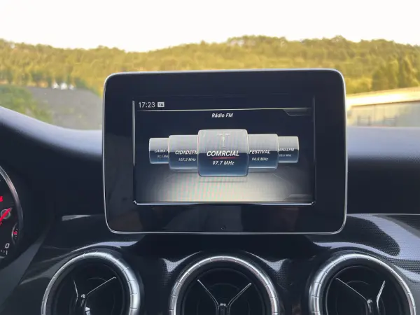 Mercedes-Benz CLA 180 d Urban 17