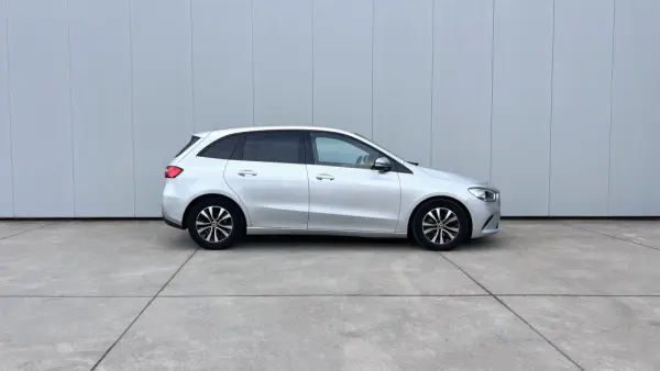 Mercedes-Benz B 180 d Business Solutions Aut. 4