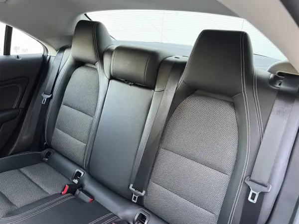 Mercedes-Benz CLA 180 d Urban 13